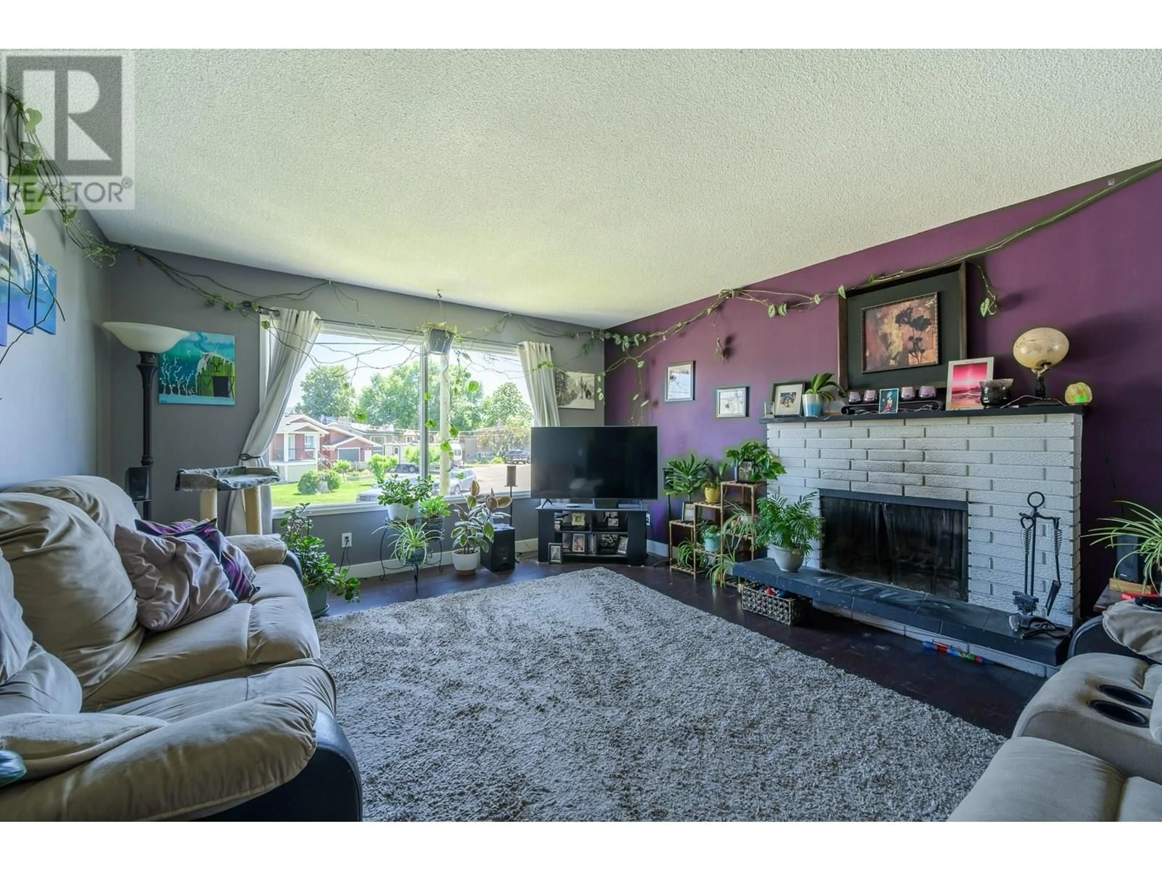 Living room with furniture, unknown for 531 BAYWOOD CRESCENT, Kamloops British Columbia V2B6B2