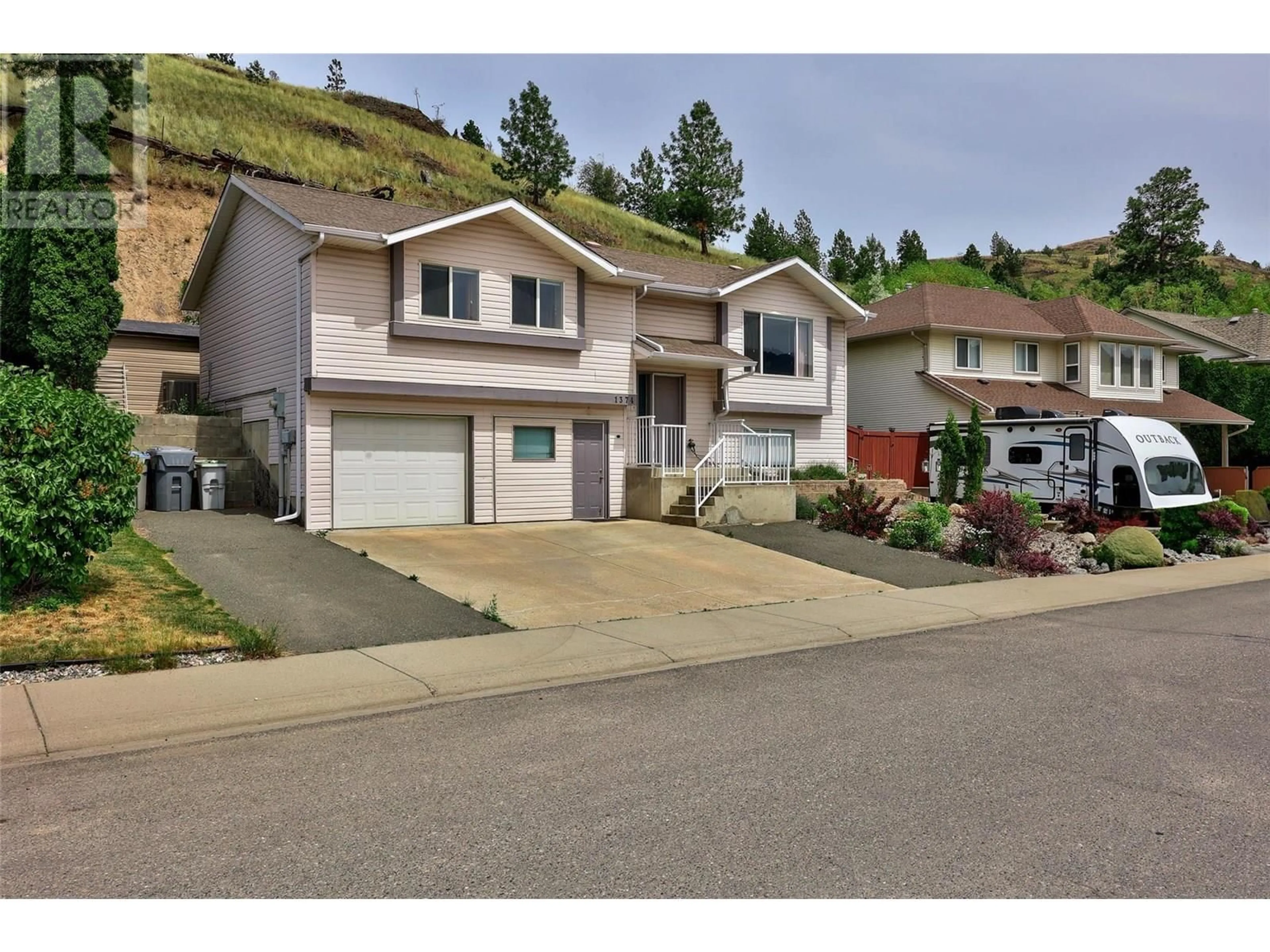 Home with vinyl exterior material, street for 1374 SUNSHINE COURT, Kamloops British Columbia V2E2P9