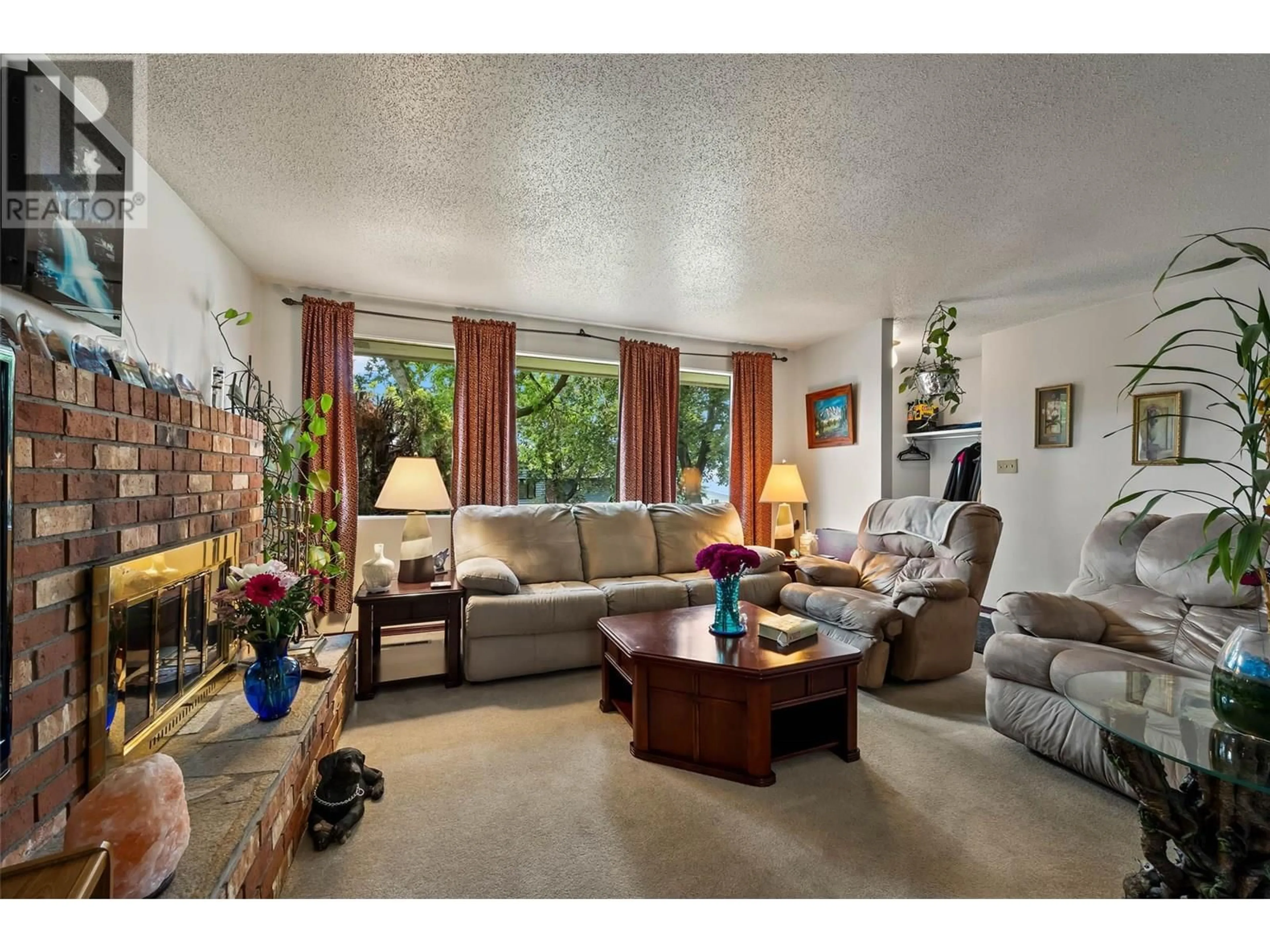 Living room with furniture, unknown for 427 BATTLE STREET WEST, Kamloops British Columbia V2C1H1