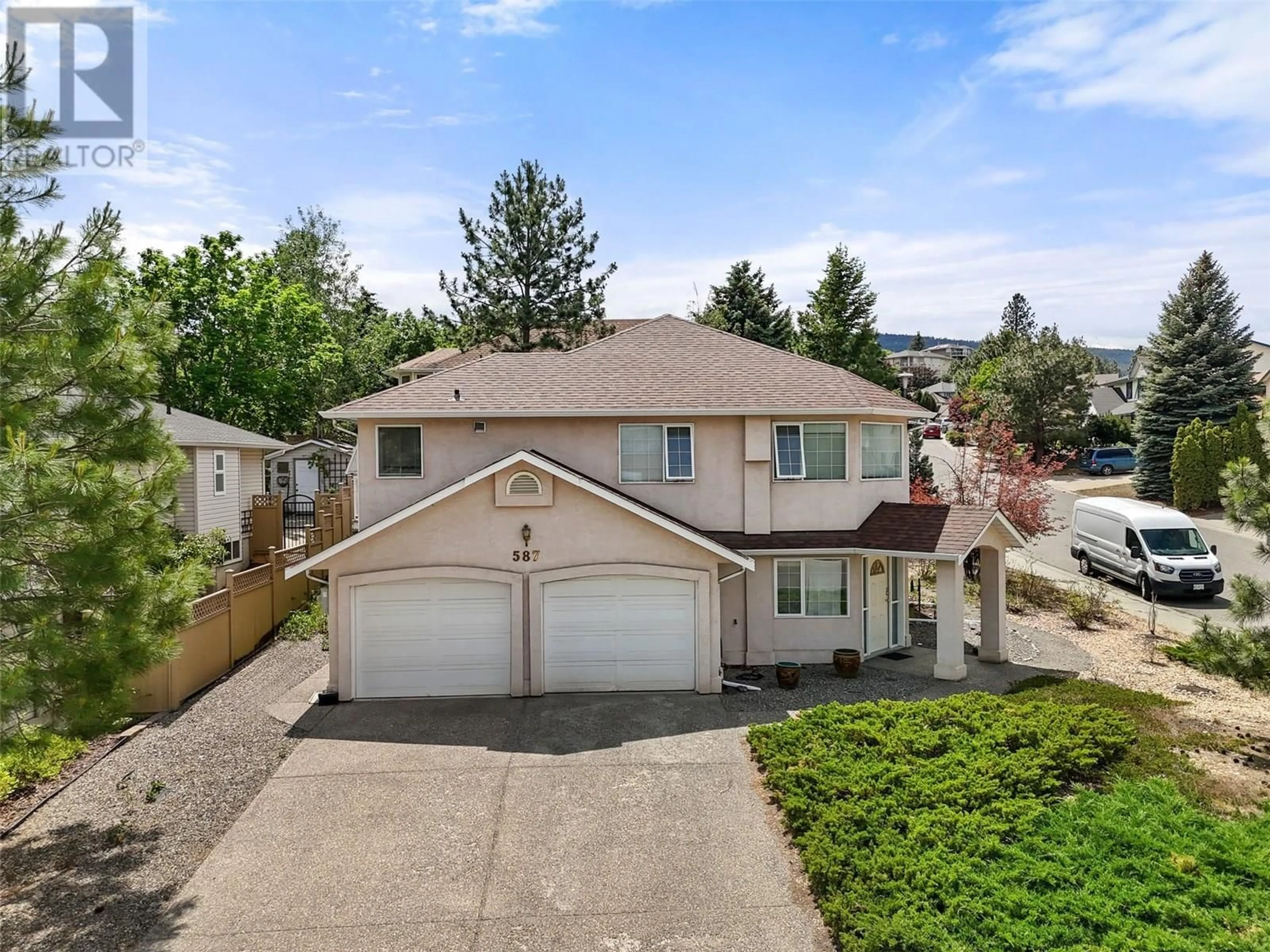 A pic from outside/outdoor area/front of a property/back of a property/a pic from drone, unknown for 587 MONARCH DRIVE, Kamloops British Columbia V2E2L9