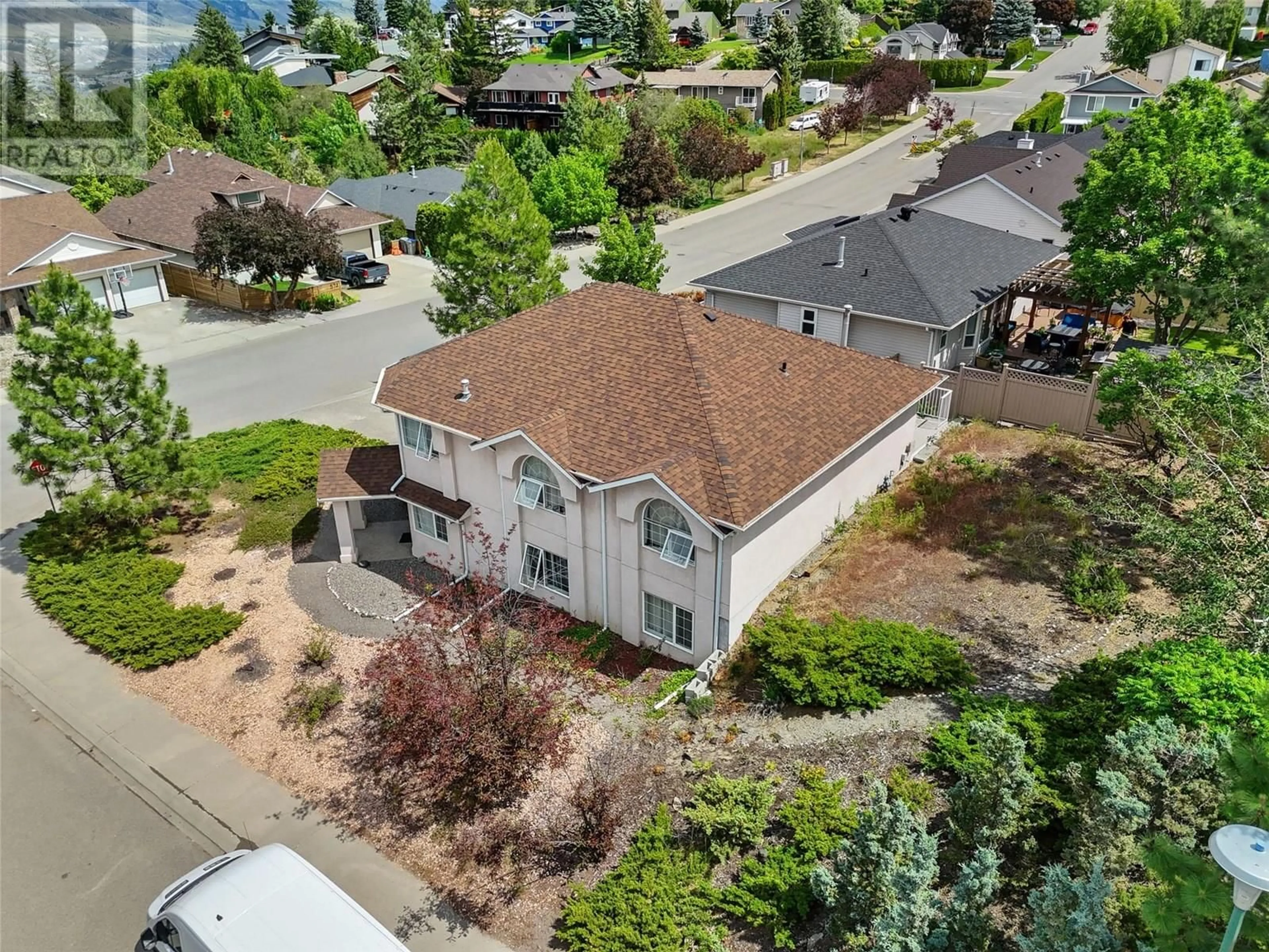 A pic from outside/outdoor area/front of a property/back of a property/a pic from drone, street for 587 MONARCH DRIVE, Kamloops British Columbia V2E2L9