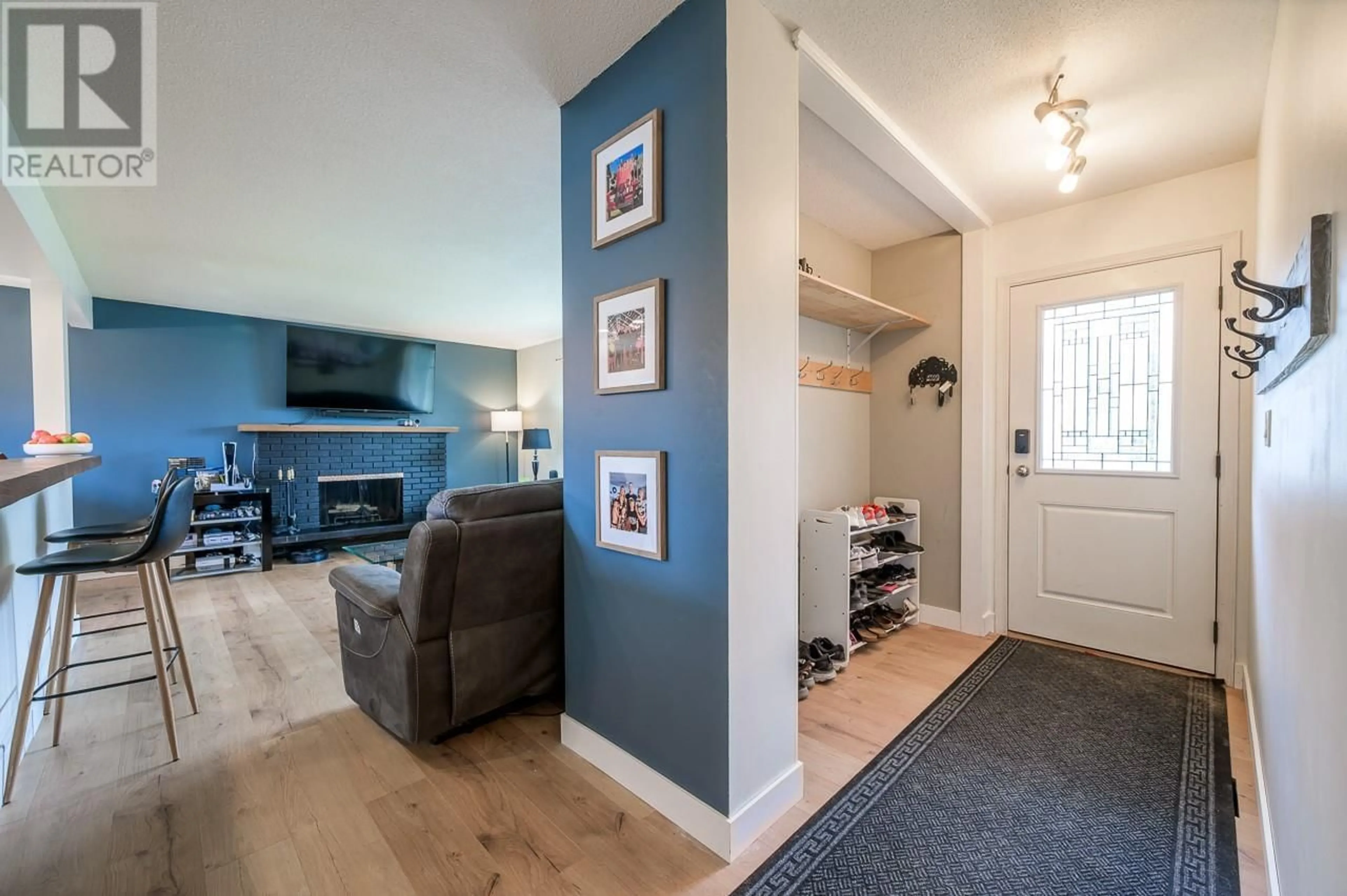 Indoor entryway for 879 DEVER DRIVE, Kamloops British Columbia V2B6P9