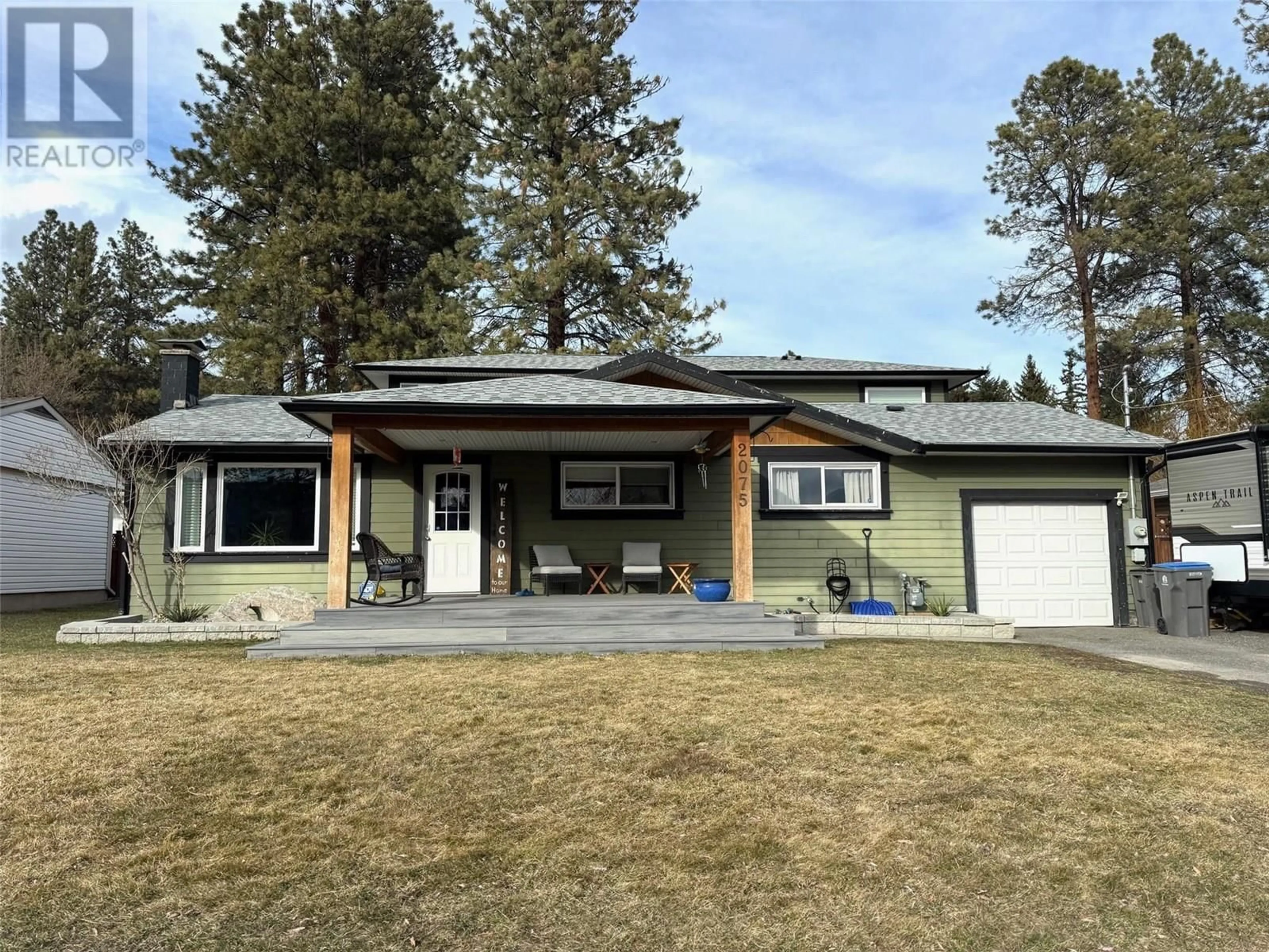 Home with vinyl exterior material, unknown for 2075 PARKER DRIVE, Merritt British Columbia V1K1J2
