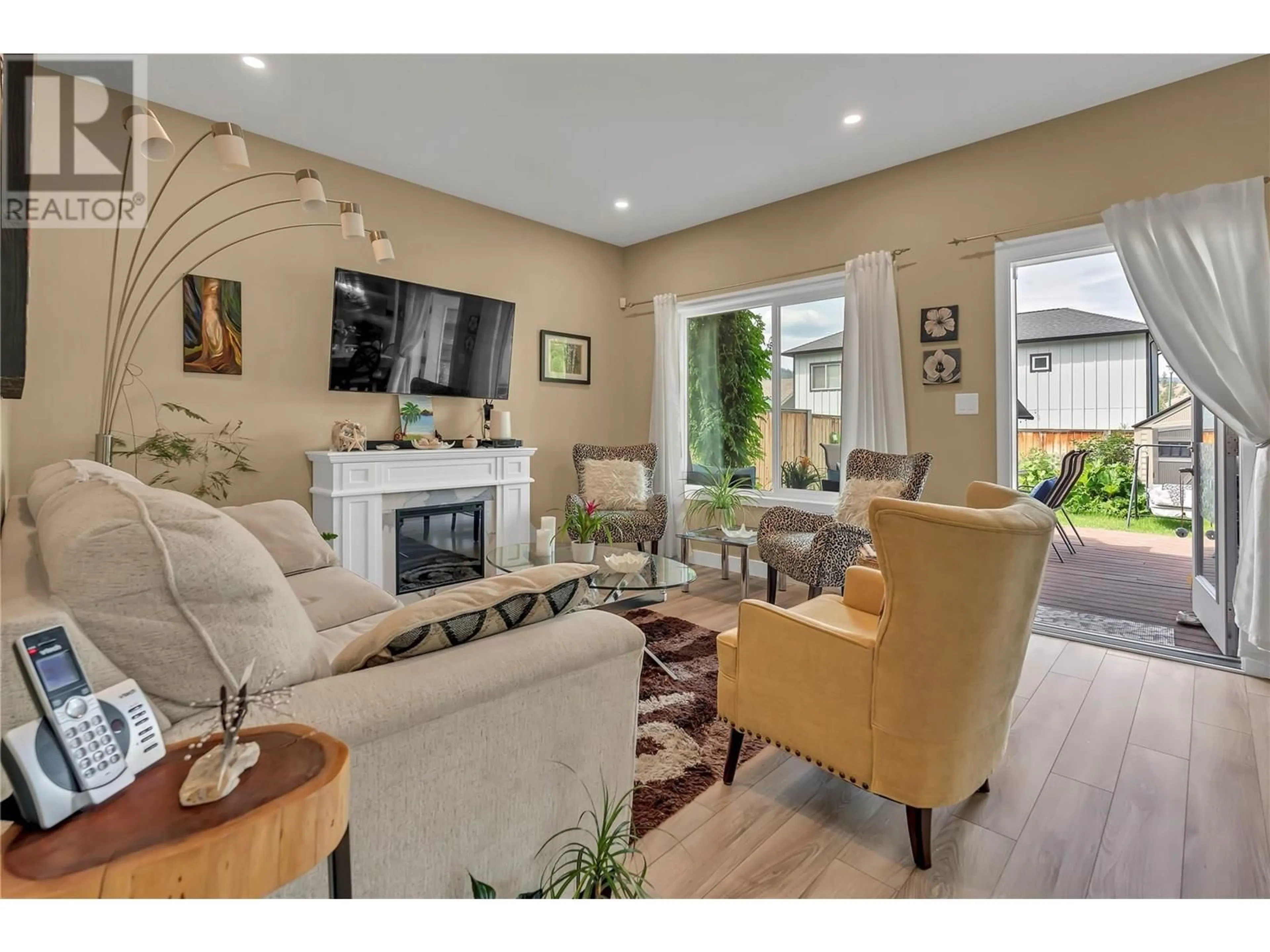 Living room with furniture, unknown for 11418 ADAMS AVENUE, Summerland British Columbia V0H1Z2