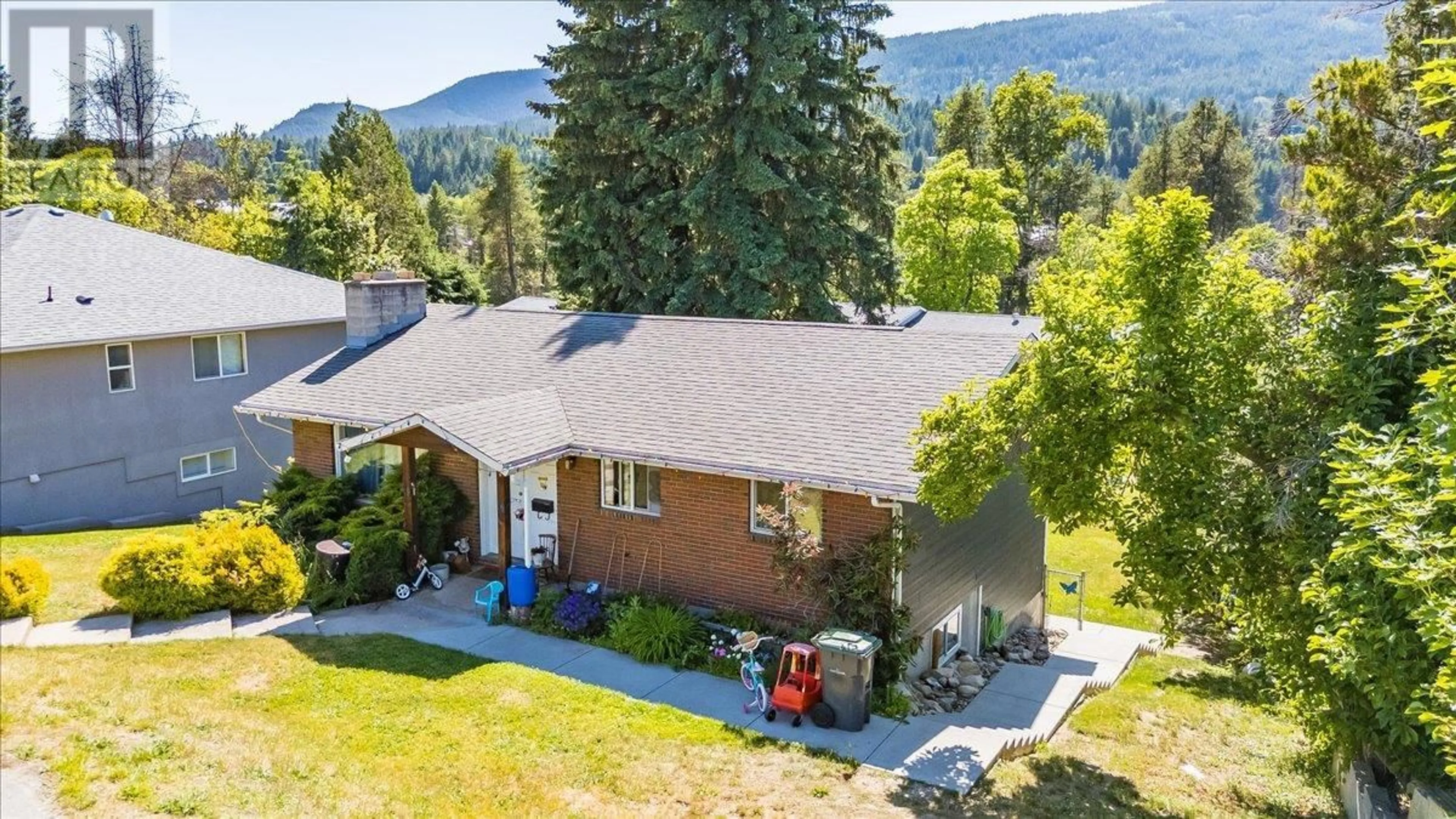 A pic from outside/outdoor area/front of a property/back of a property/a pic from drone, mountain view for 1916 RIVERSIDE CRESCENT, Castlegar British Columbia V1N3W6