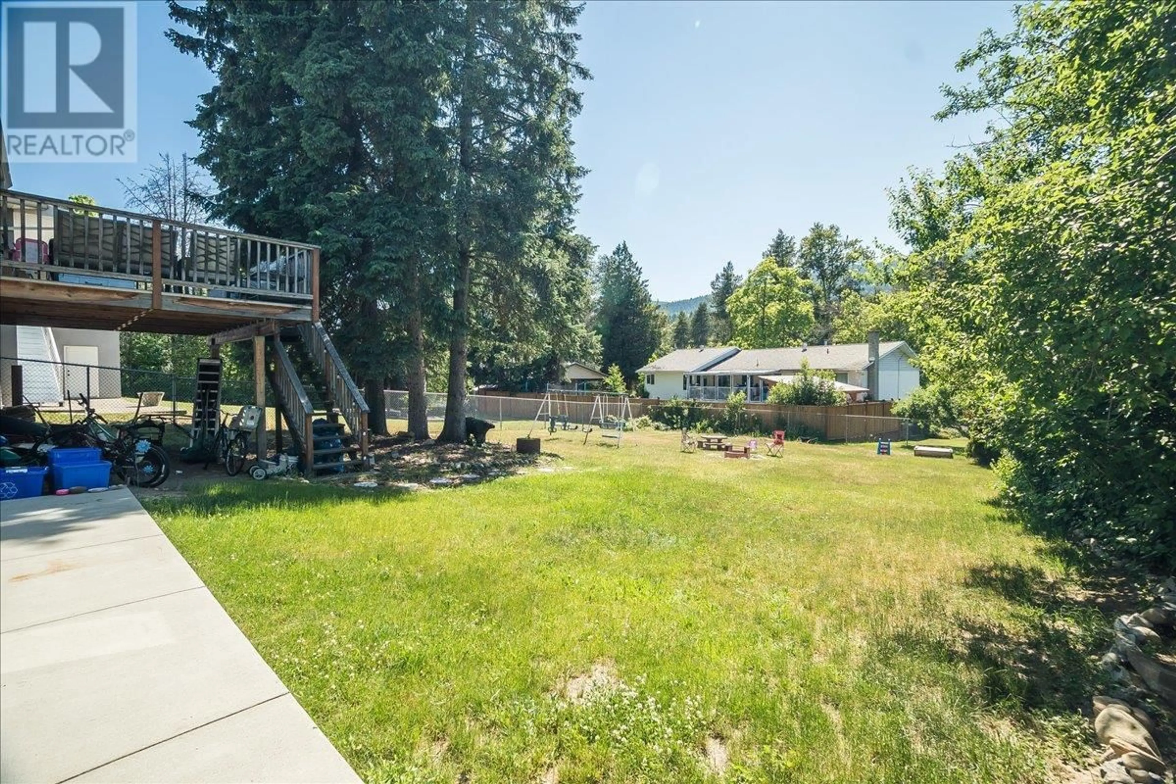 A pic from outside/outdoor area/front of a property/back of a property/a pic from drone, unknown for 1916 RIVERSIDE CRESCENT, Castlegar British Columbia V1N3W6