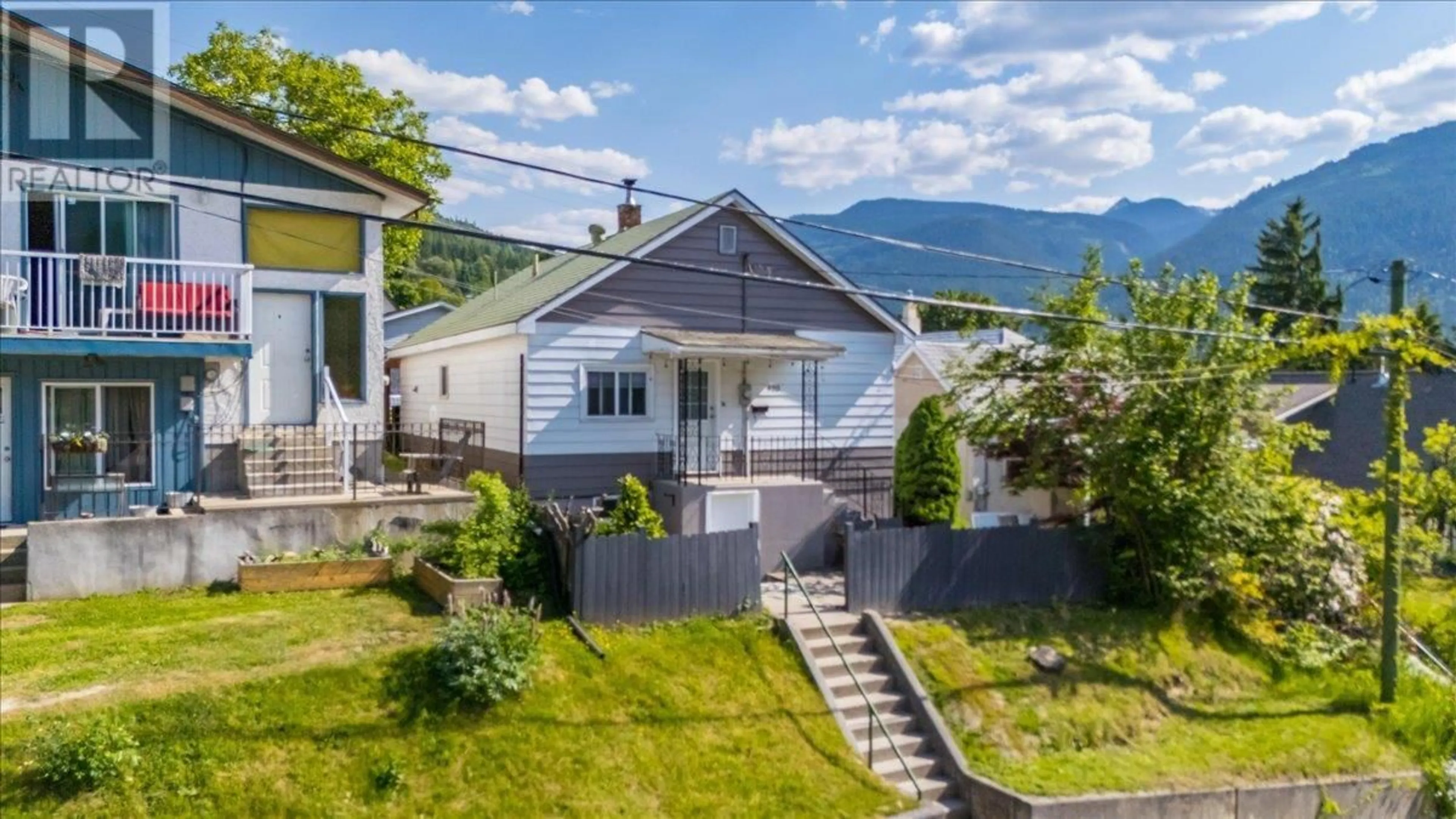 A pic from outside/outdoor area/front of a property/back of a property/a pic from drone, mountain view for 920 LATIMER STREET, Nelson British Columbia V1L4V8