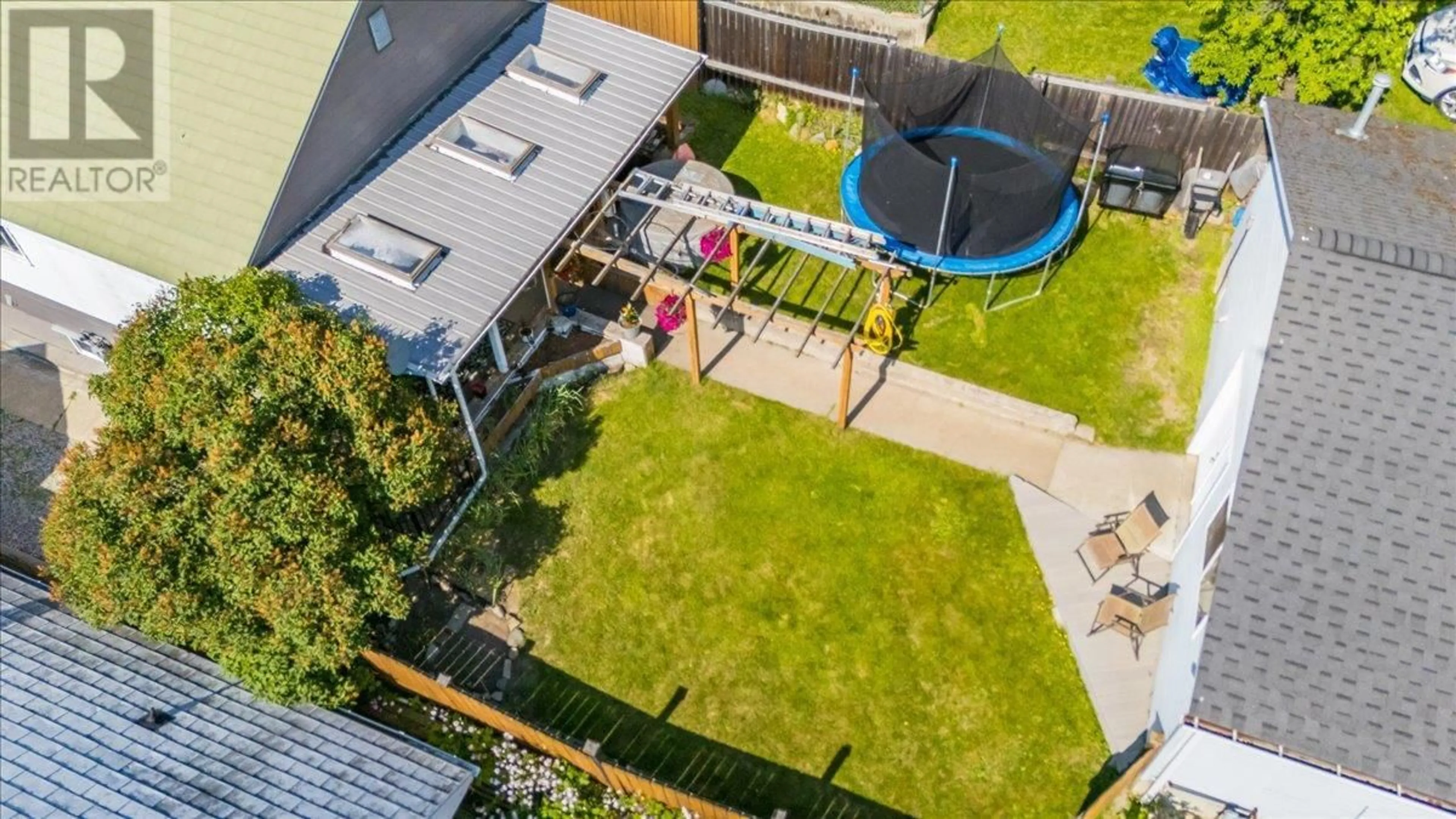 A pic from outside/outdoor area/front of a property/back of a property/a pic from drone, street for 920 LATIMER STREET, Nelson British Columbia V1L4V8