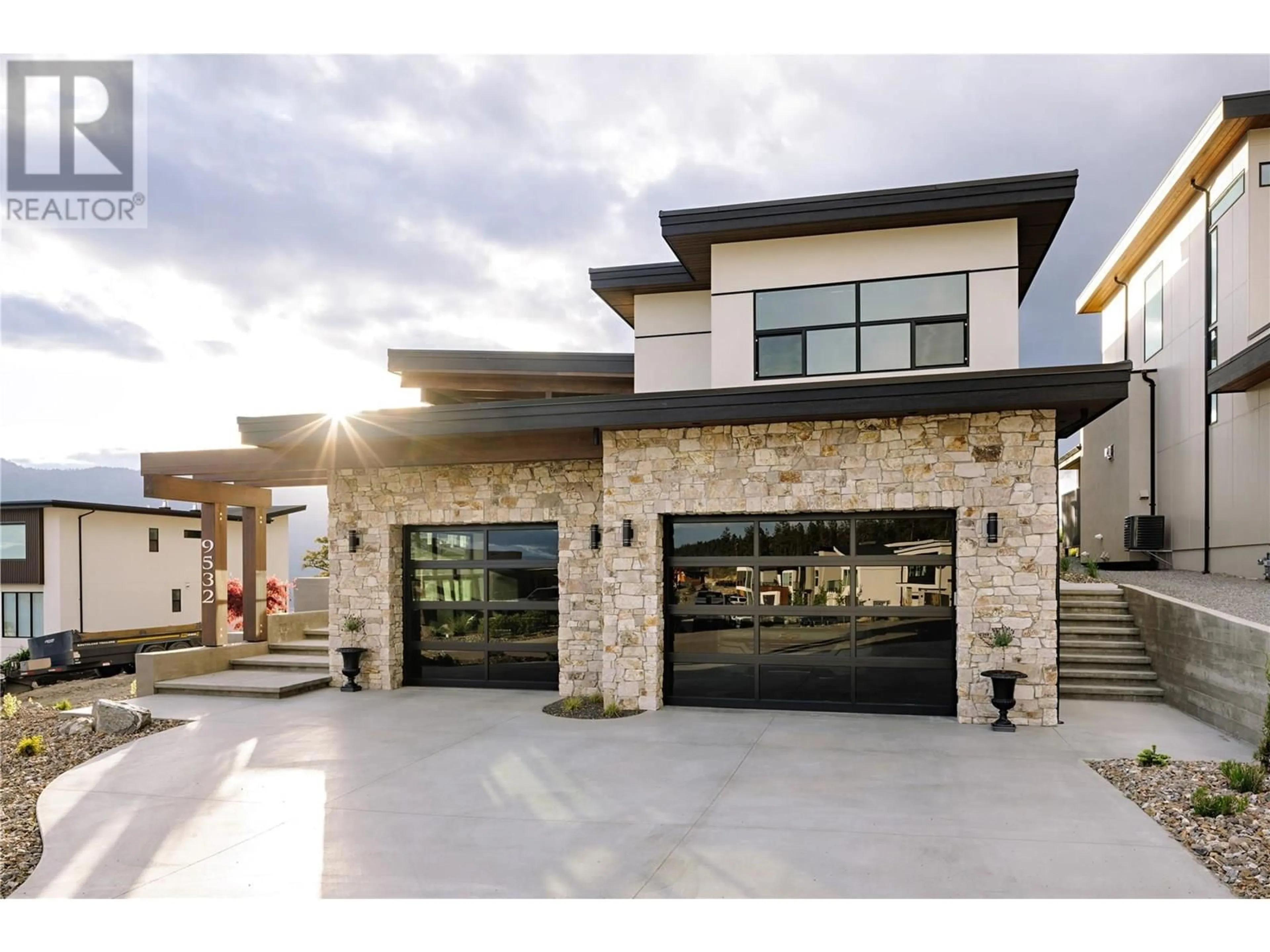 Indoor garage for 9532 BENCHLAND DRIVE, Lake Country British Columbia V4V2T4