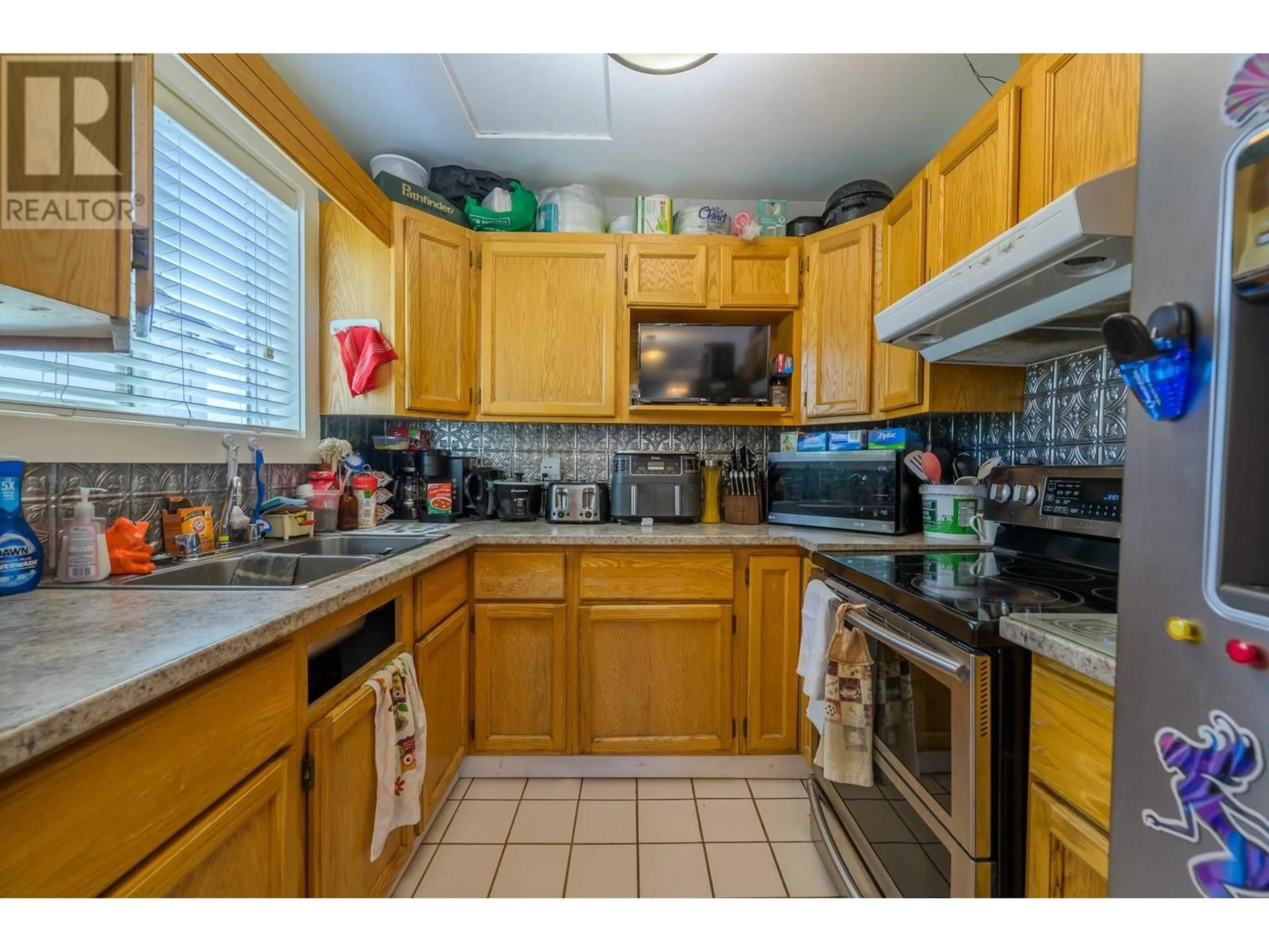 Standard kitchen, unknown for 1144 PEMBROKE AVENUE, Kamloops British Columbia V2B7W6