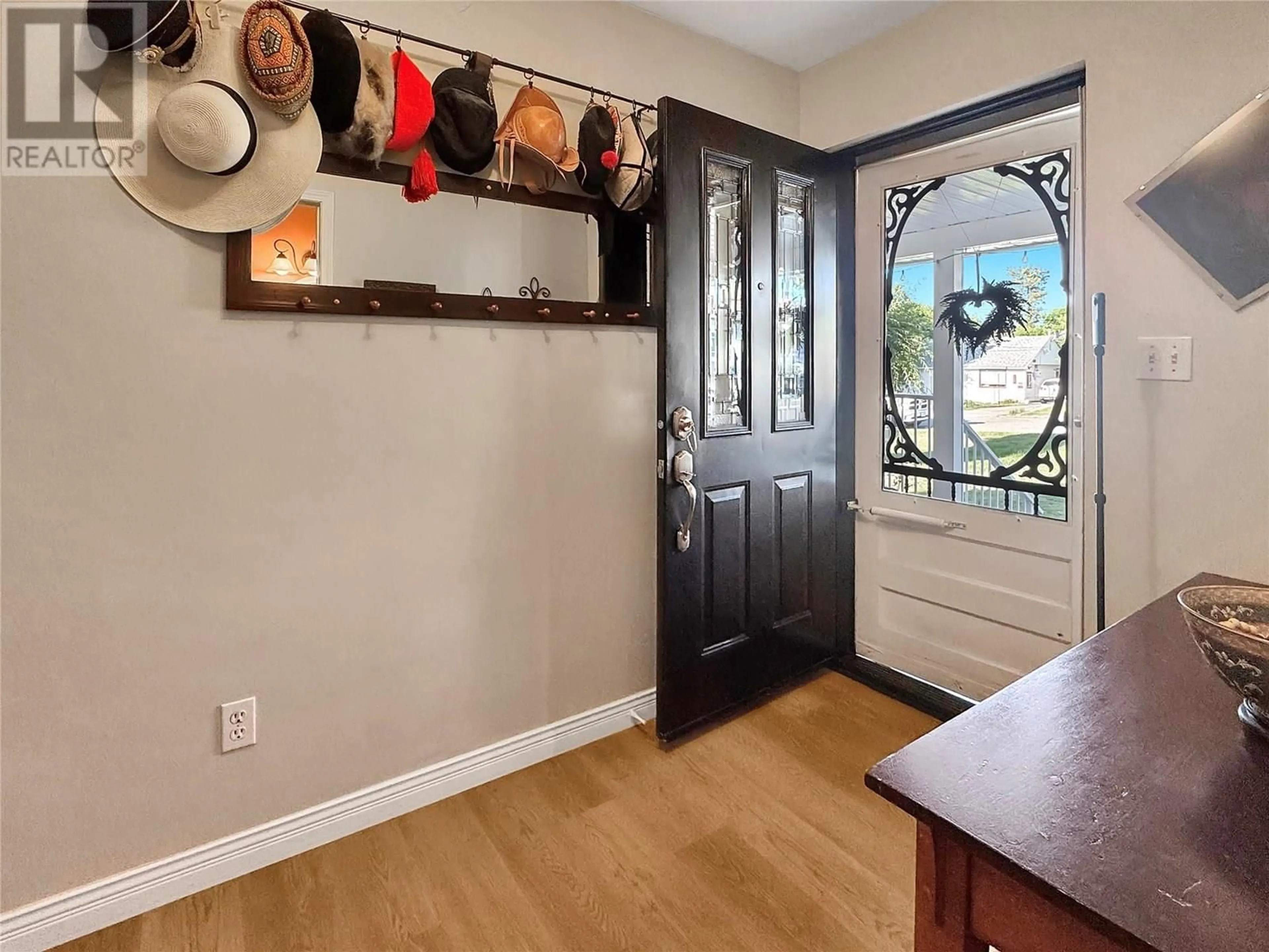 Indoor entryway for 231 18TH AVENUE SOUTH, Cranbrook British Columbia V1C3C1