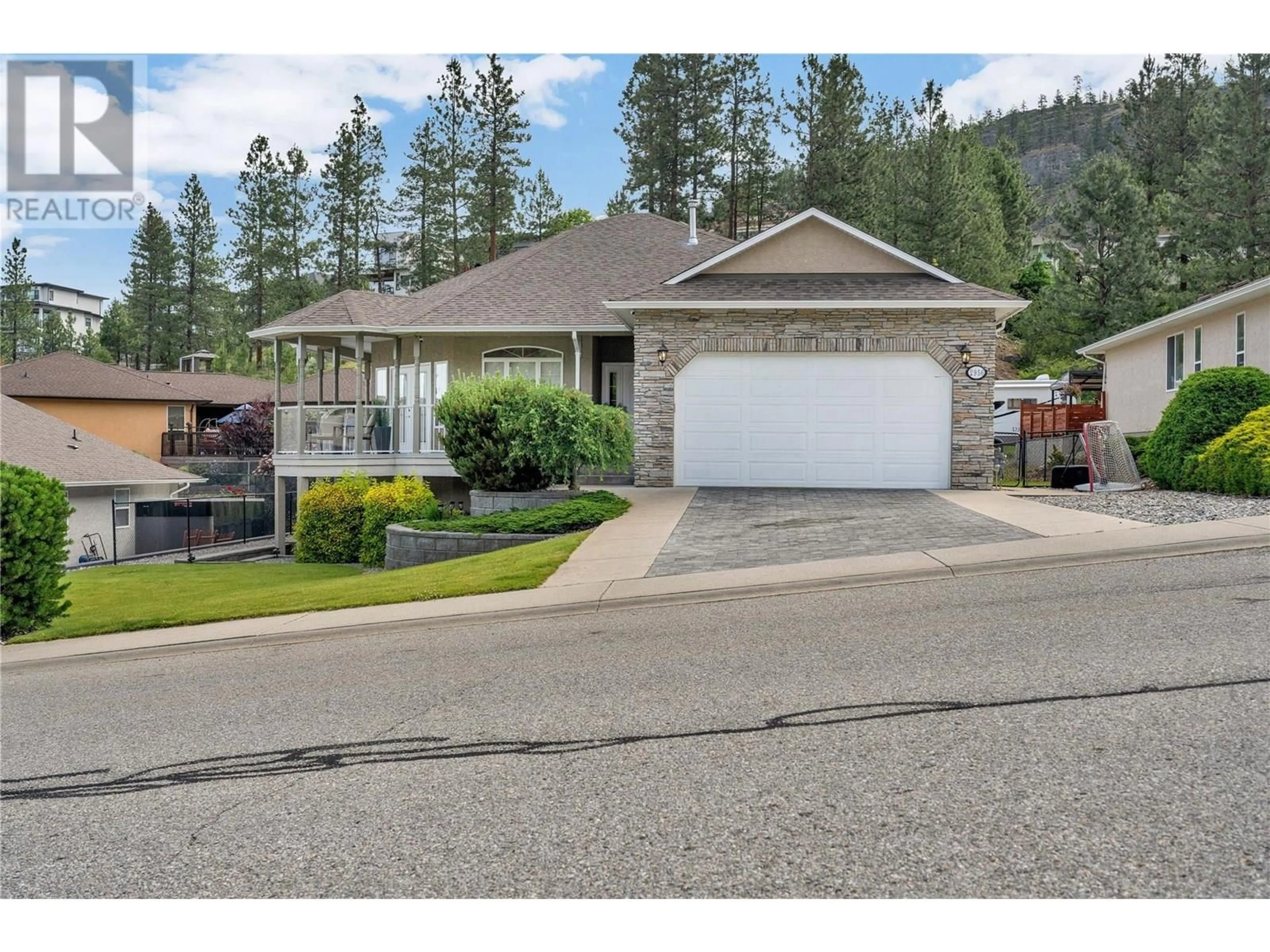 Home with vinyl exterior material, unknown for 2956 EVERGREEN DRIVE, Penticton British Columbia V2A9A8