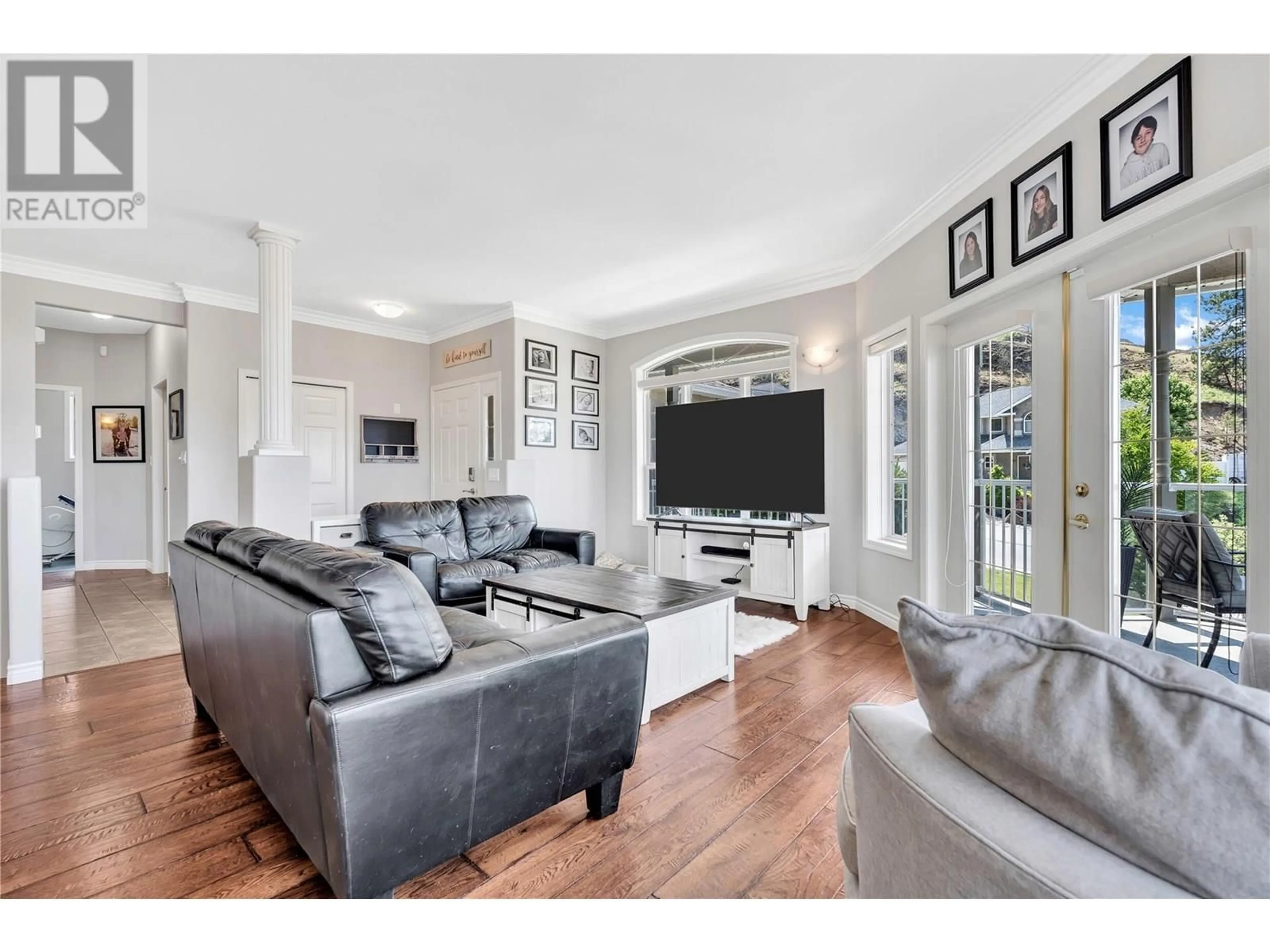 Living room with furniture, unknown for 2956 EVERGREEN DRIVE, Penticton British Columbia V2A9A8