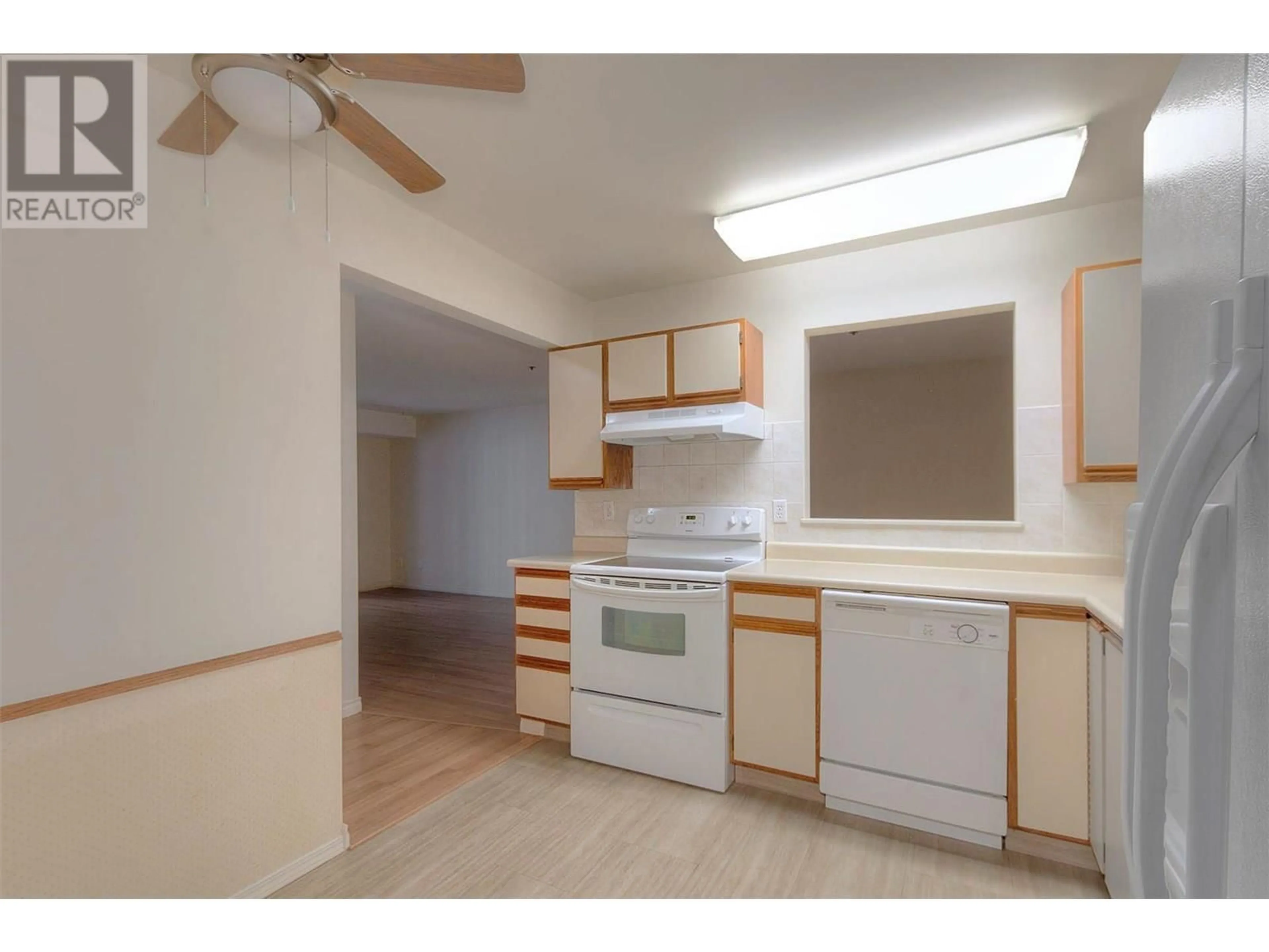 Standard kitchen, unknown for 112 - 1045 SUTHERLAND AVENUE, Kelowna British Columbia V1Y5Y1