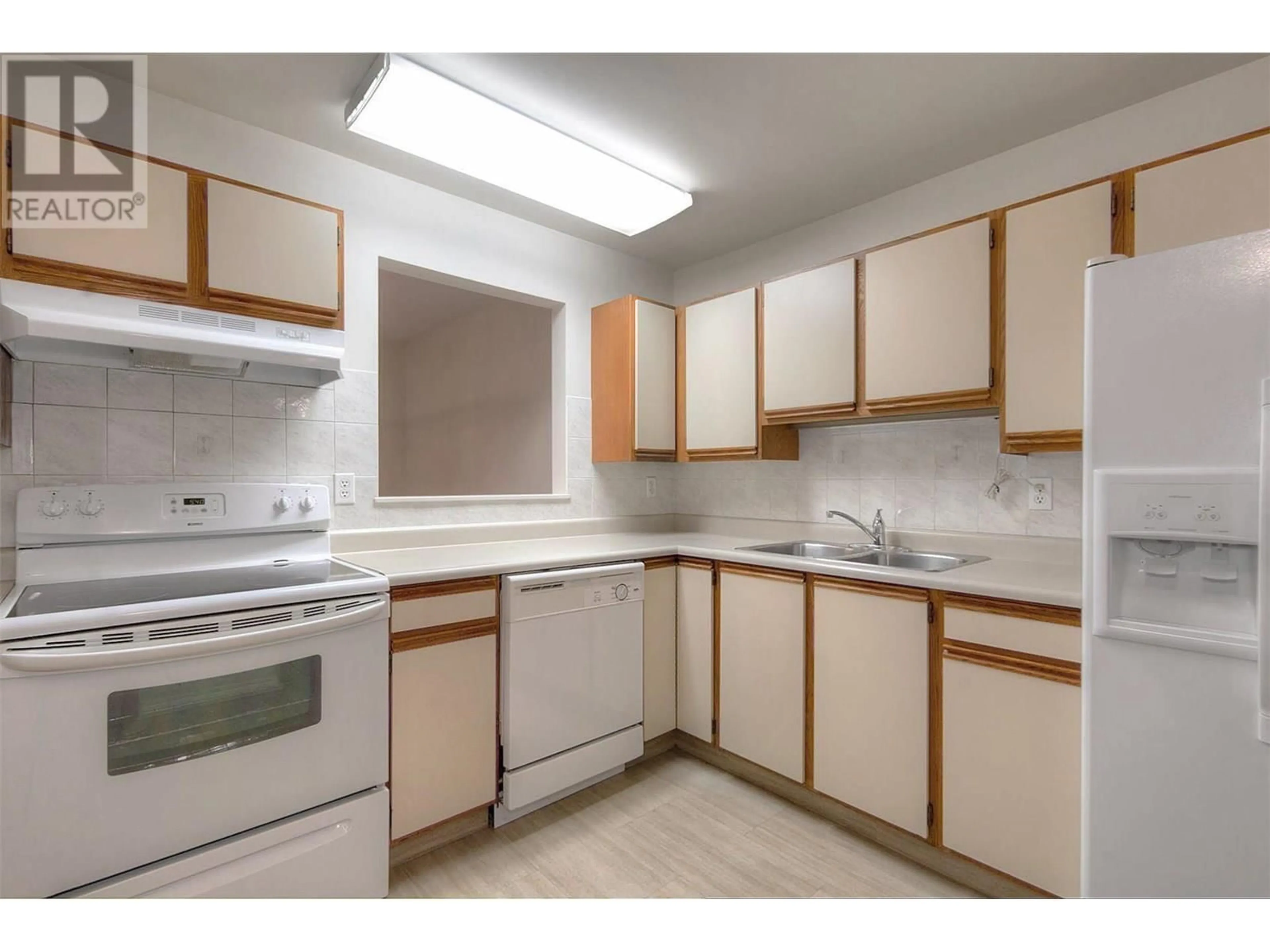 Standard kitchen, unknown for 112 - 1045 SUTHERLAND AVENUE, Kelowna British Columbia V1Y5Y1