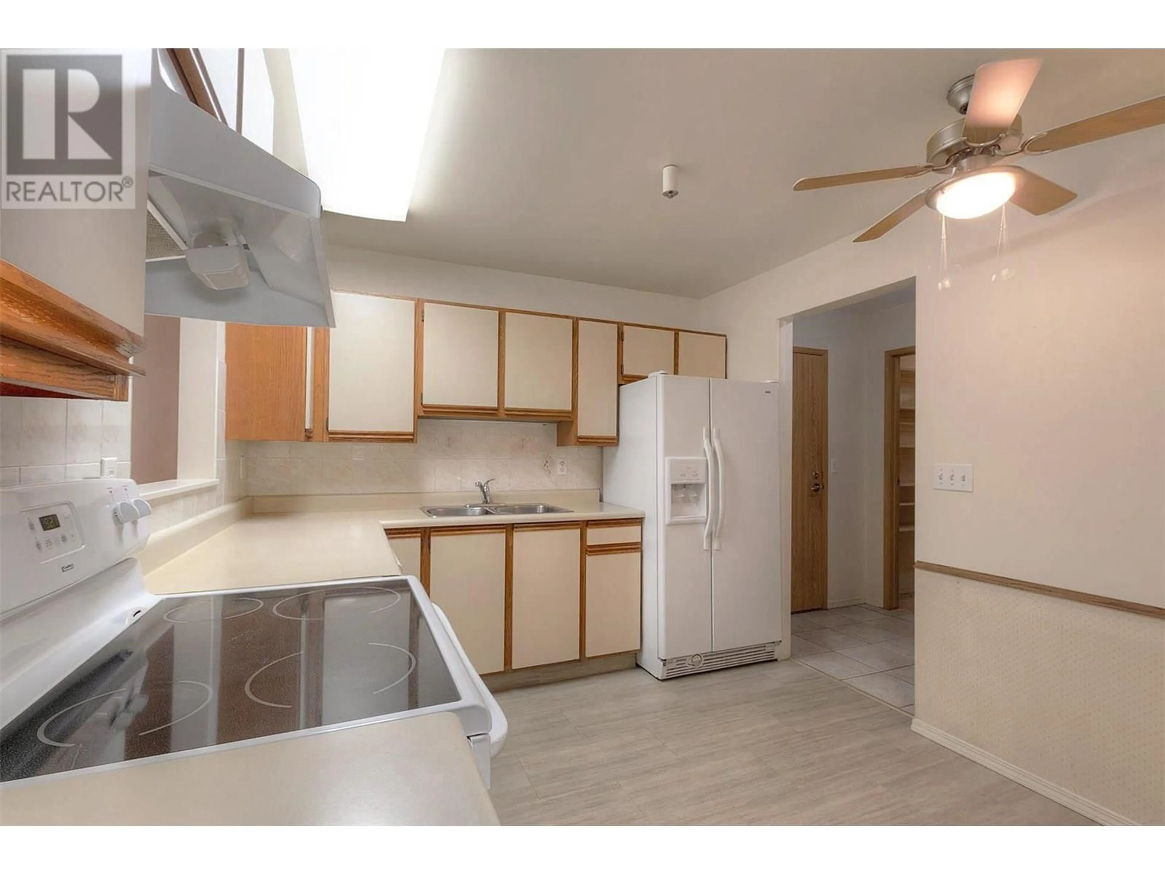Standard kitchen, unknown for 112 - 1045 SUTHERLAND AVENUE, Kelowna British Columbia V1Y5Y1