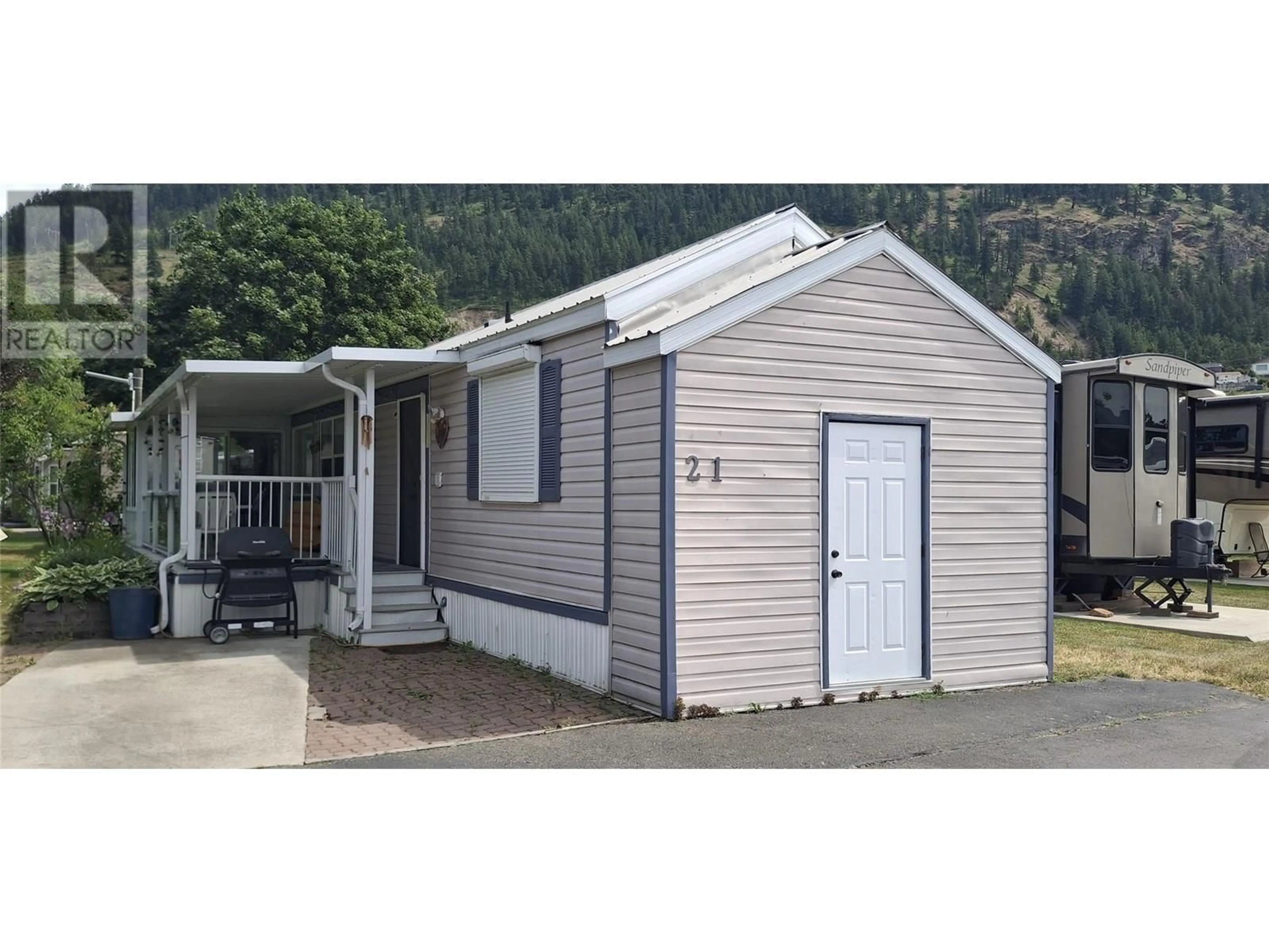 Home with vinyl exterior material, street for 21 - 1226 SECOND AVENUE, Chase British Columbia V0E1M0