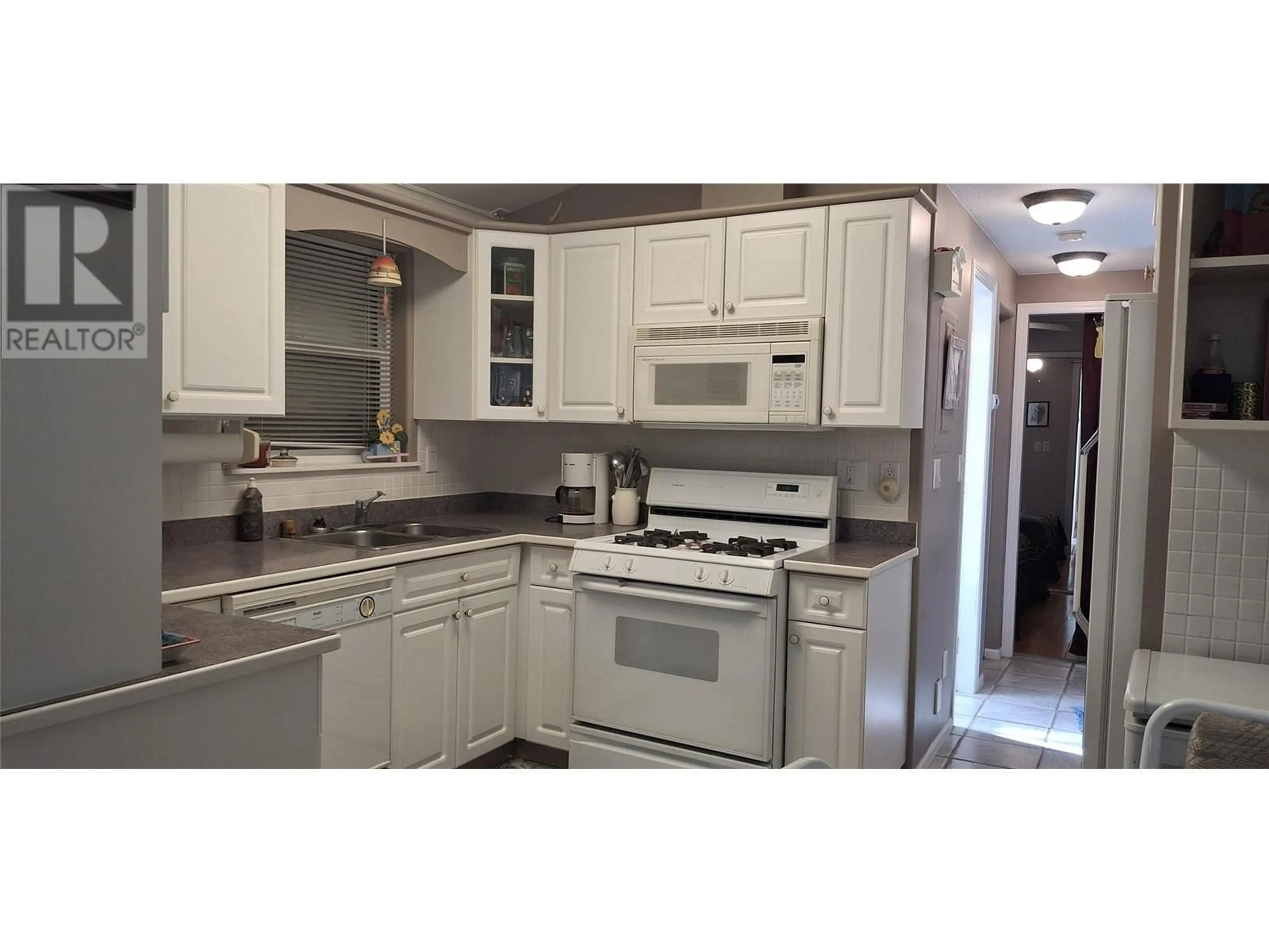Standard kitchen, ceramic/tile floor for 21 - 1226 SECOND AVENUE, Chase British Columbia V0E1M0