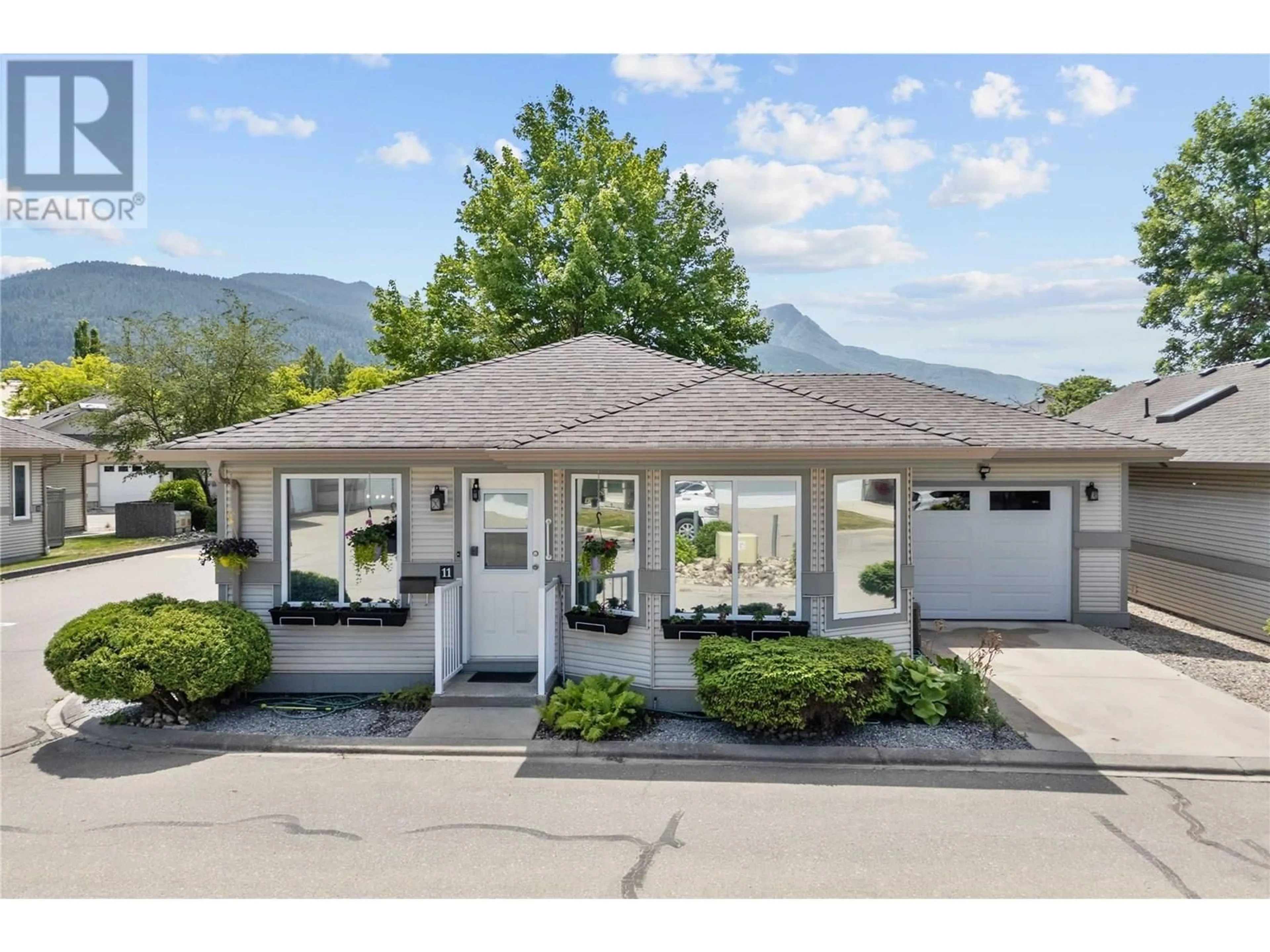 Home with vinyl exterior material, mountain view for 11 - 111 HARBOURFRONT DRIVE NORTHWEST, Salmon Arm British Columbia V1E1A3