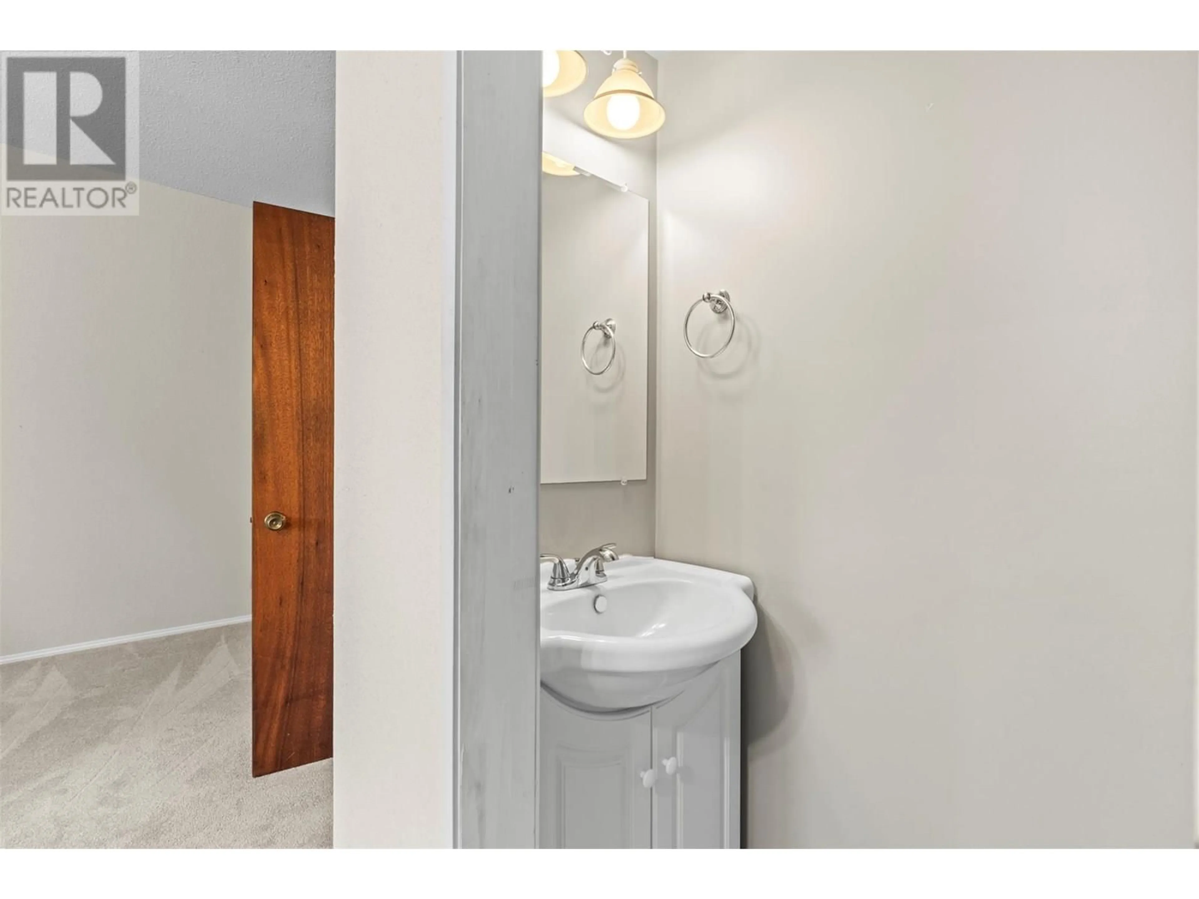 Standard bathroom, ceramic/tile floor for 2 - 7171 DIXON DAM ROAD, Vernon British Columbia V1B3P1