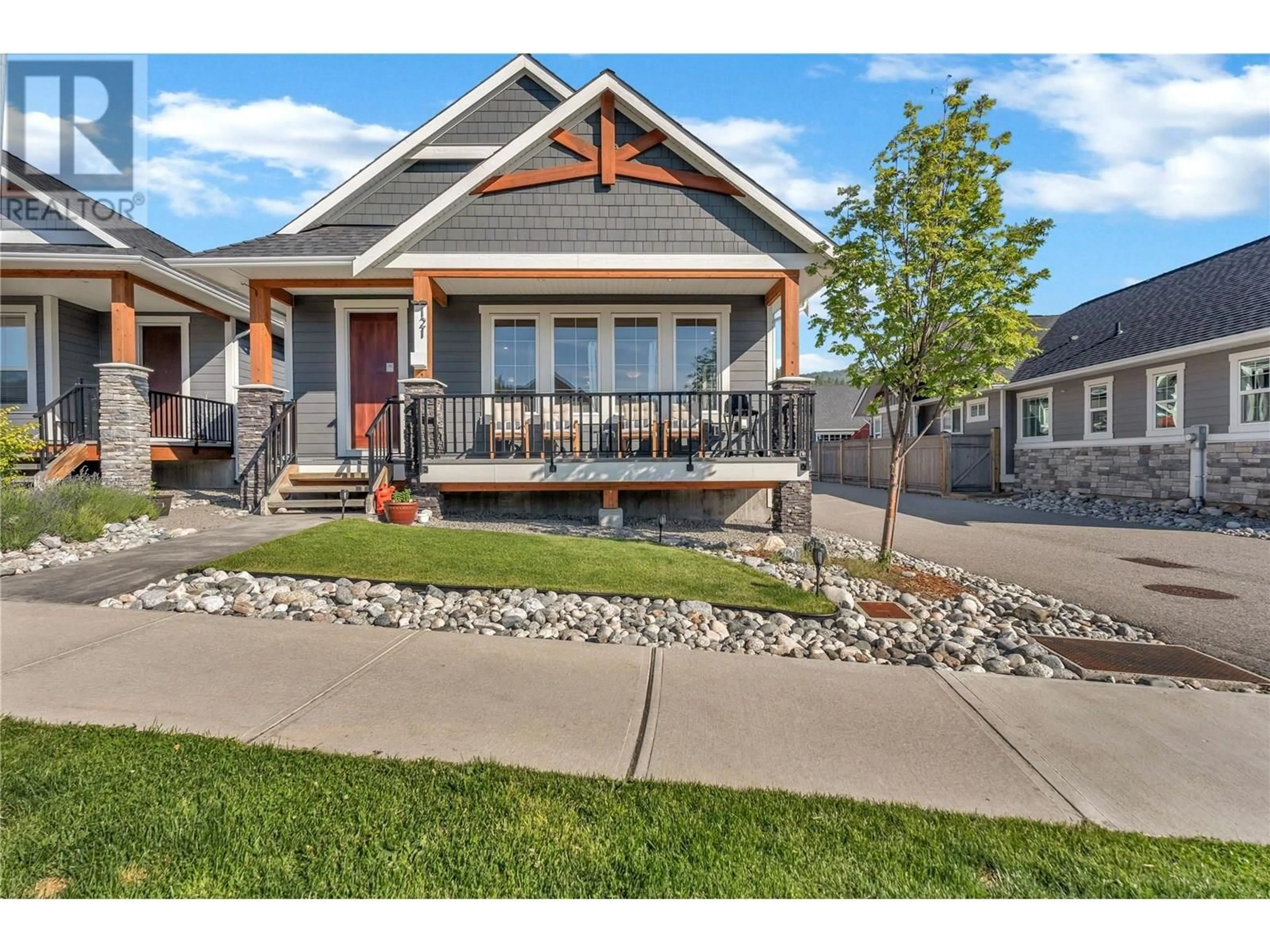 Home with vinyl exterior material, street for 121 SENDERO CRESCENT, Penticton British Columbia V2A0C4