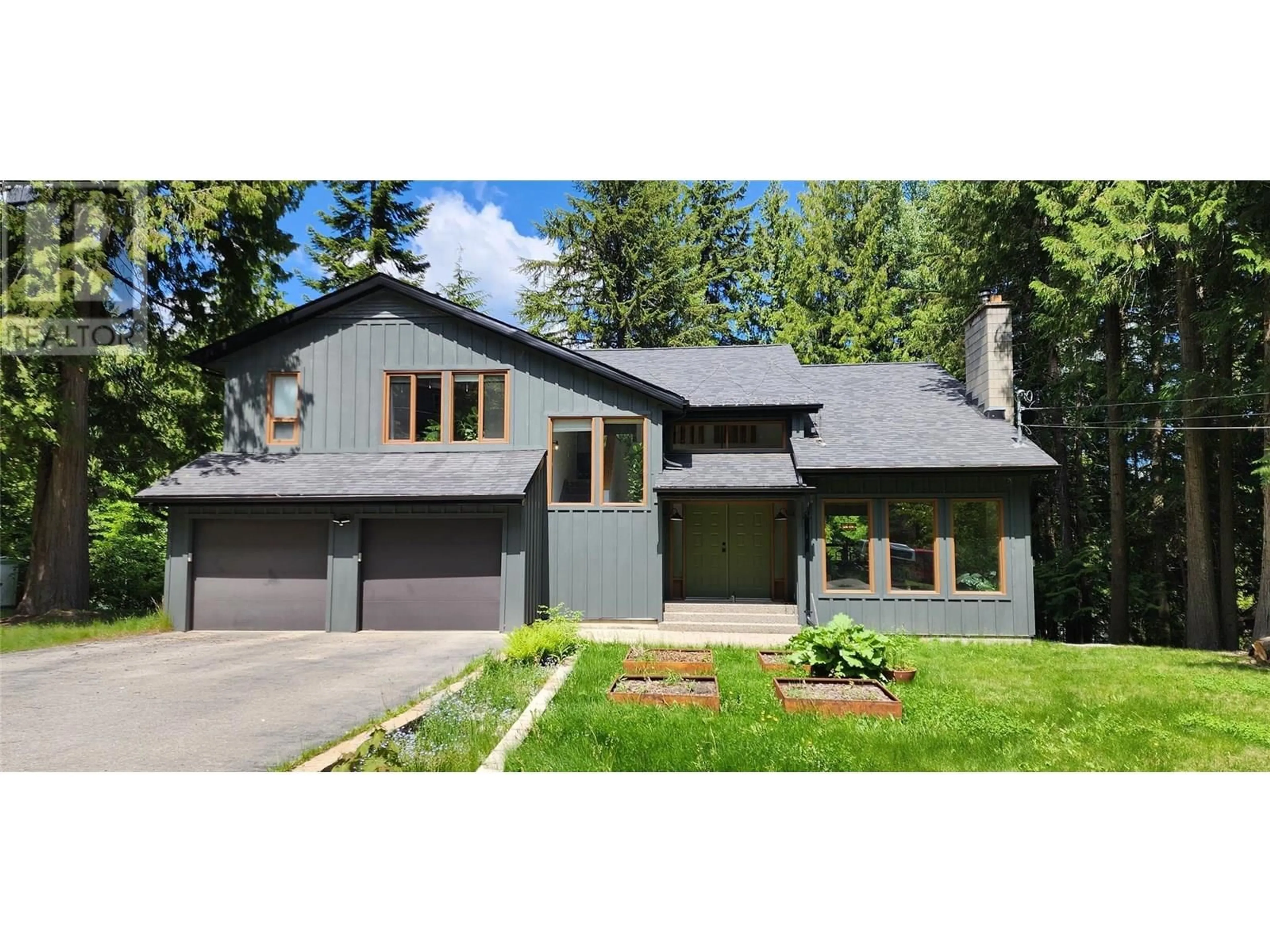 Home with vinyl exterior material, unknown for 1740 BLACK DIAMOND DRIVE, Rossland British Columbia V0G1Y0