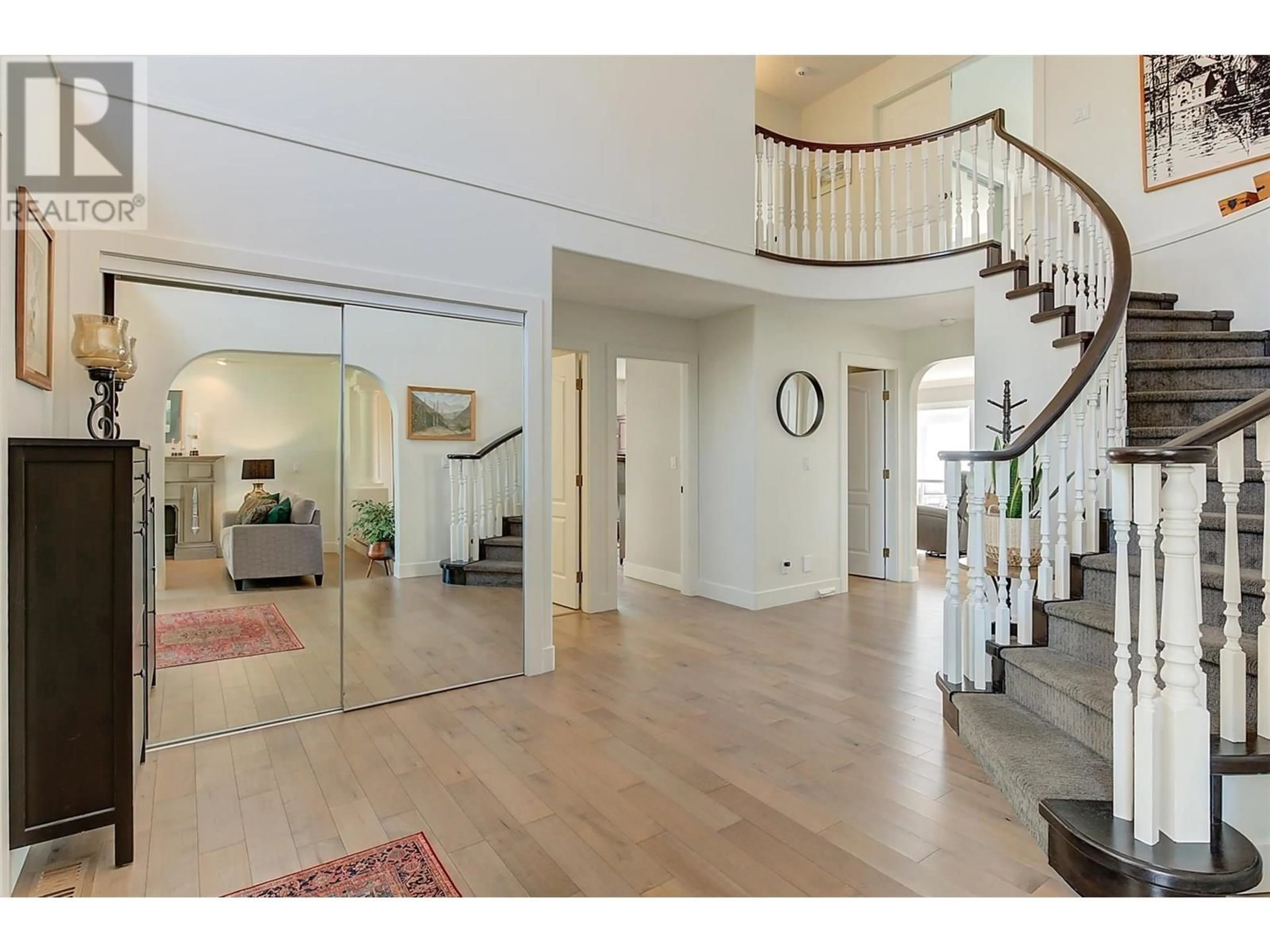 Indoor foyer for 2193 BRECKENRIDGE COURT, Kelowna British Columbia V1V1W2