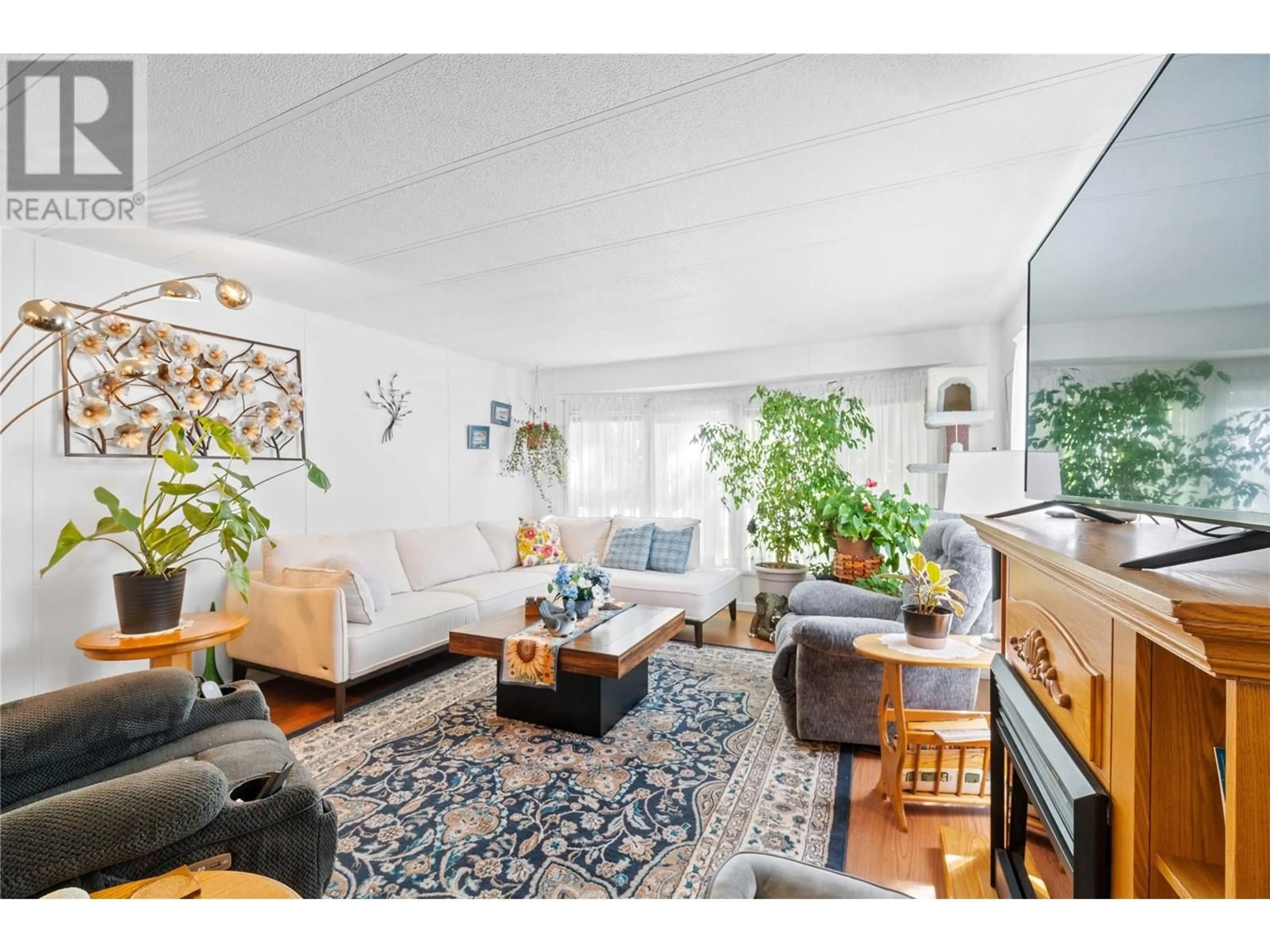Living room with furniture, unknown for 1 - 1361 30 STREET SOUTHEAST, Salmon Arm British Columbia V1E2N4