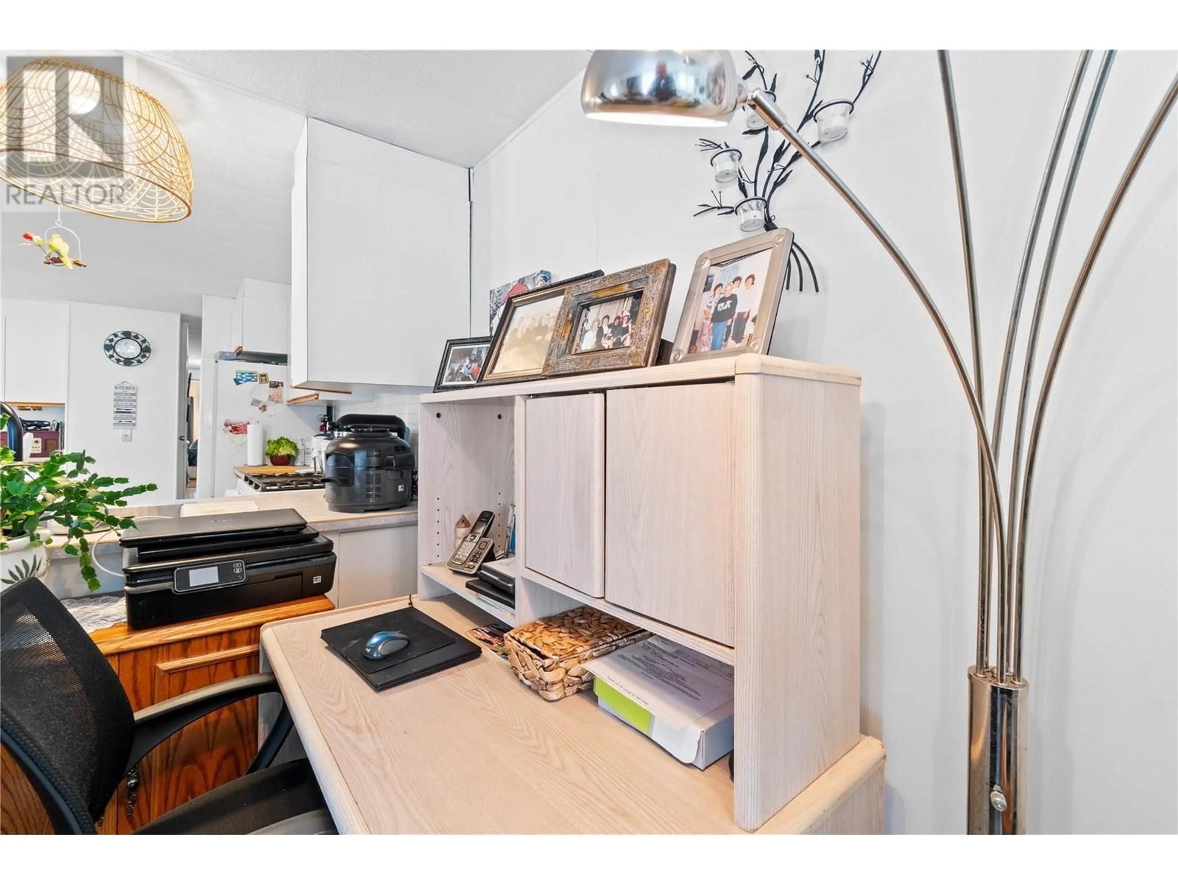 Standard kitchen, unknown for 1 - 1361 30 STREET SOUTHEAST, Salmon Arm British Columbia V1E2N4