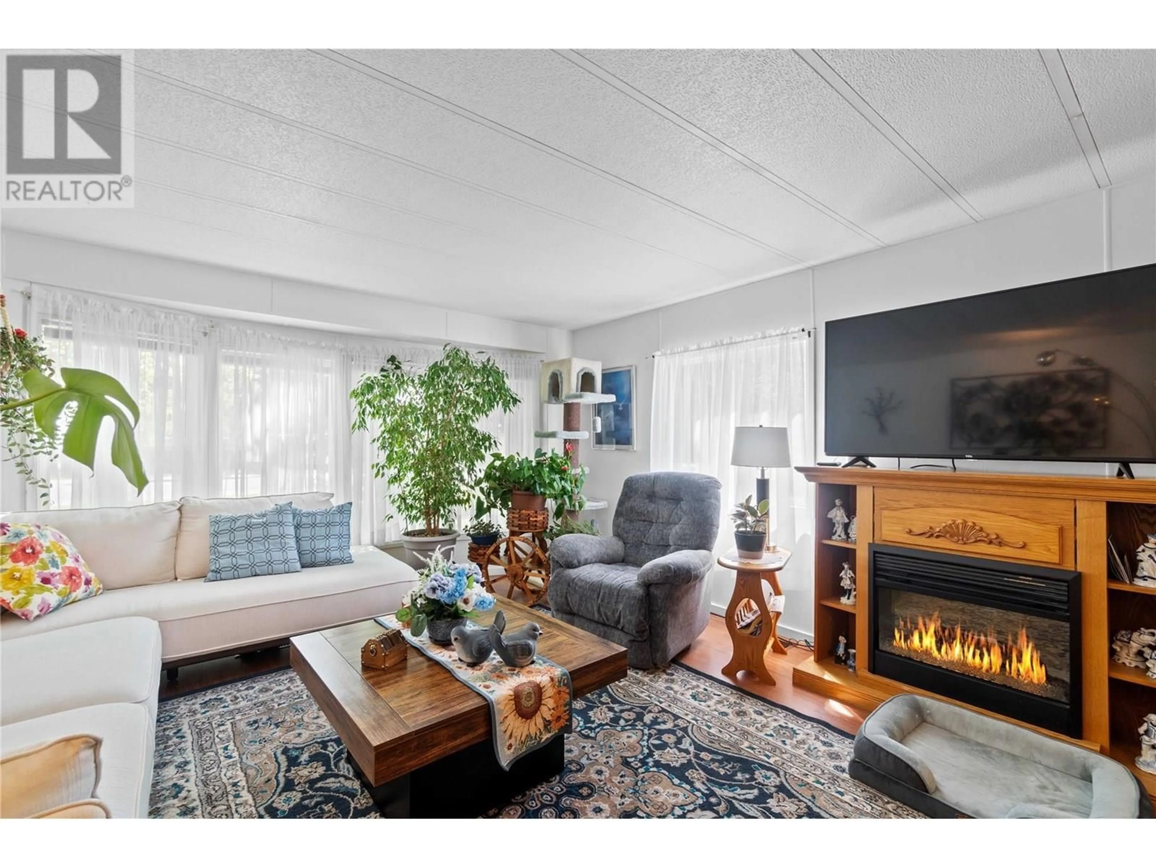 Living room with furniture, wood/laminate floor for 1 - 1361 30 STREET SOUTHEAST, Salmon Arm British Columbia V1E2N4