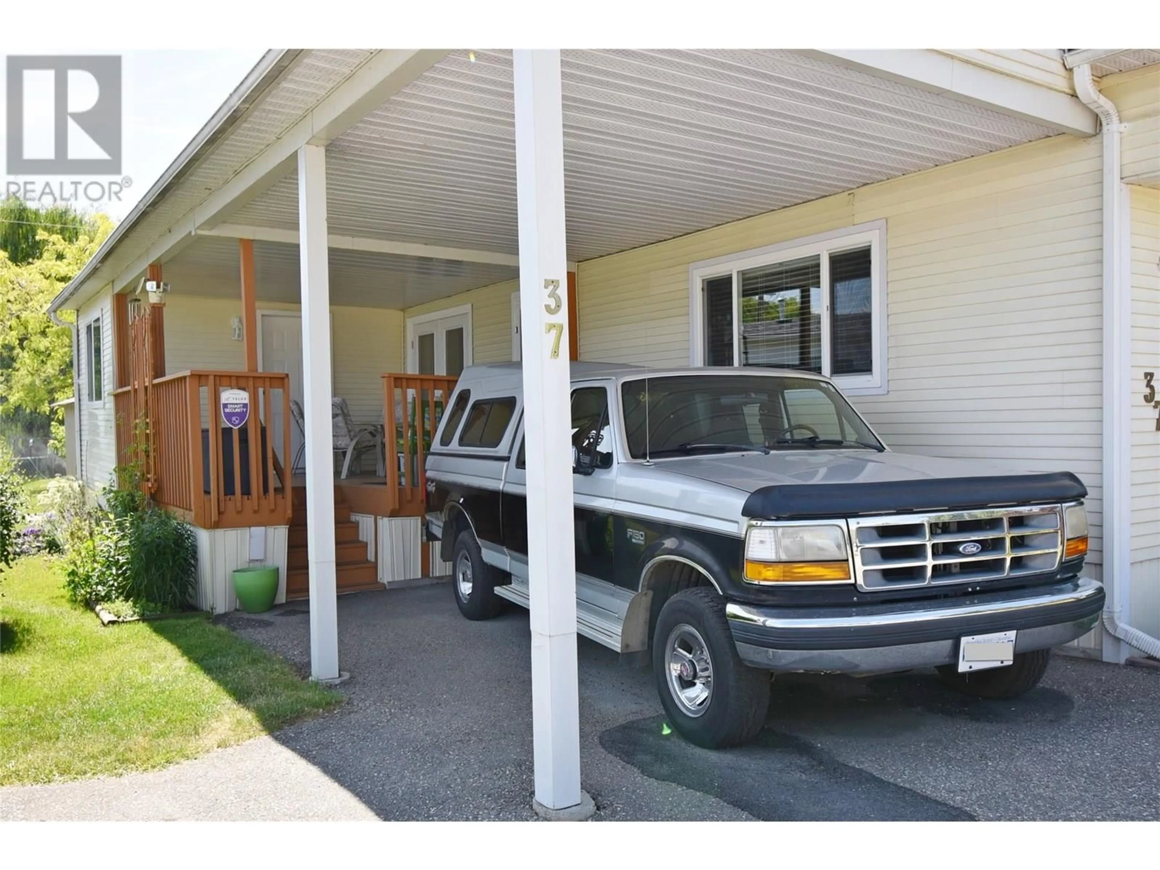 Indoor garage for 37 - 2727 LAKESHORE AVENUE, Vernon British Columbia V1H1X5