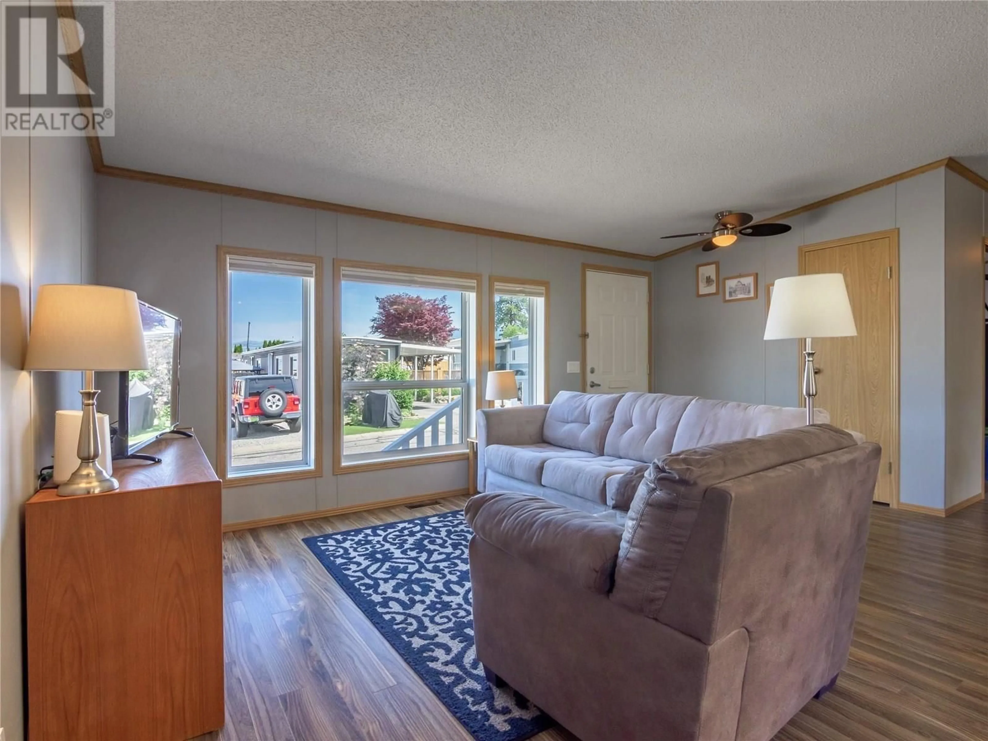 Living room with furniture, unknown for 59 - 98 OKANAGAN AVENUE, Penticton British Columbia V2A3J5