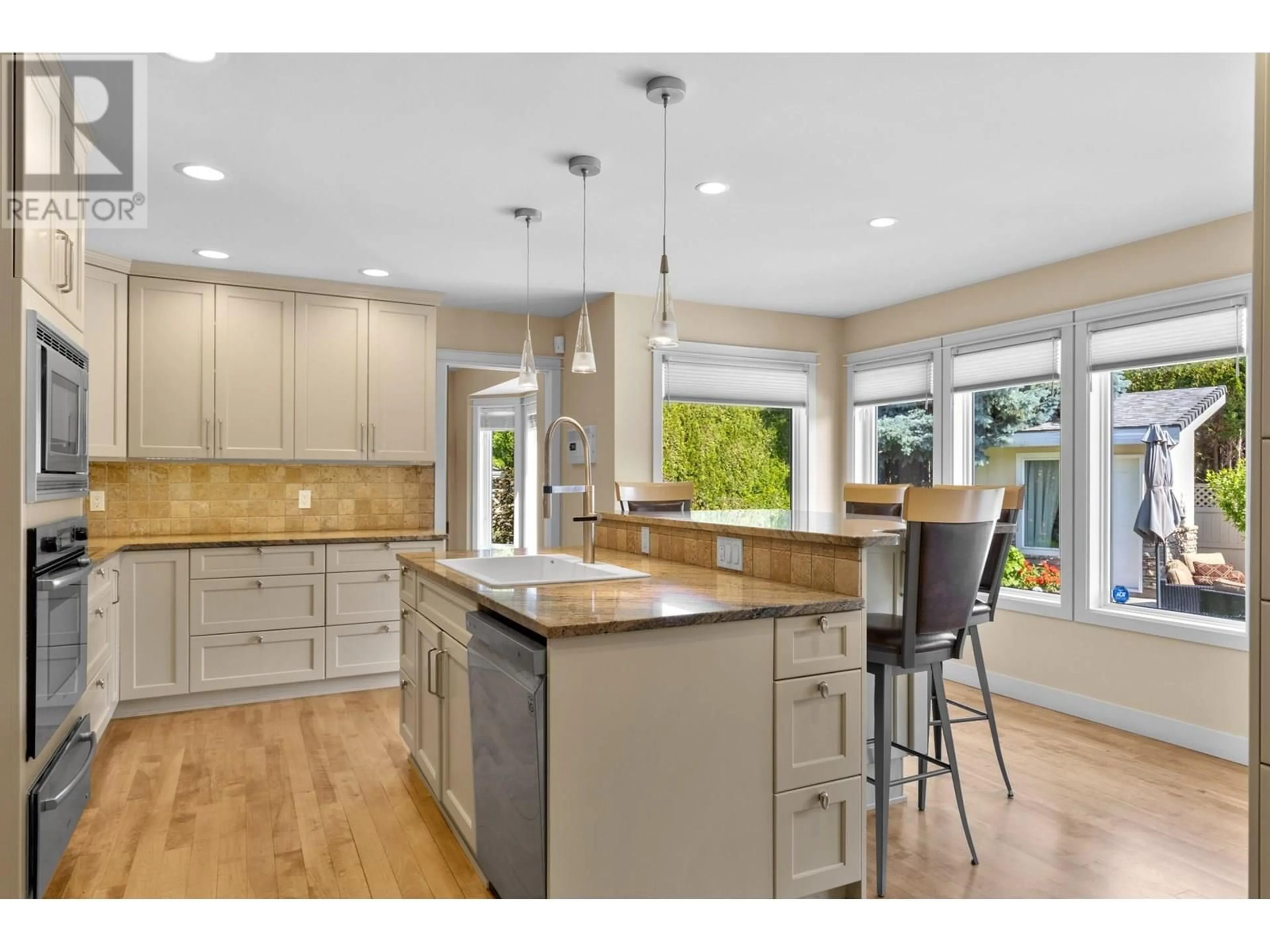 Open concept kitchen, unknown for 464 CASCIA DRIVE, Kelowna British Columbia V1W3C7