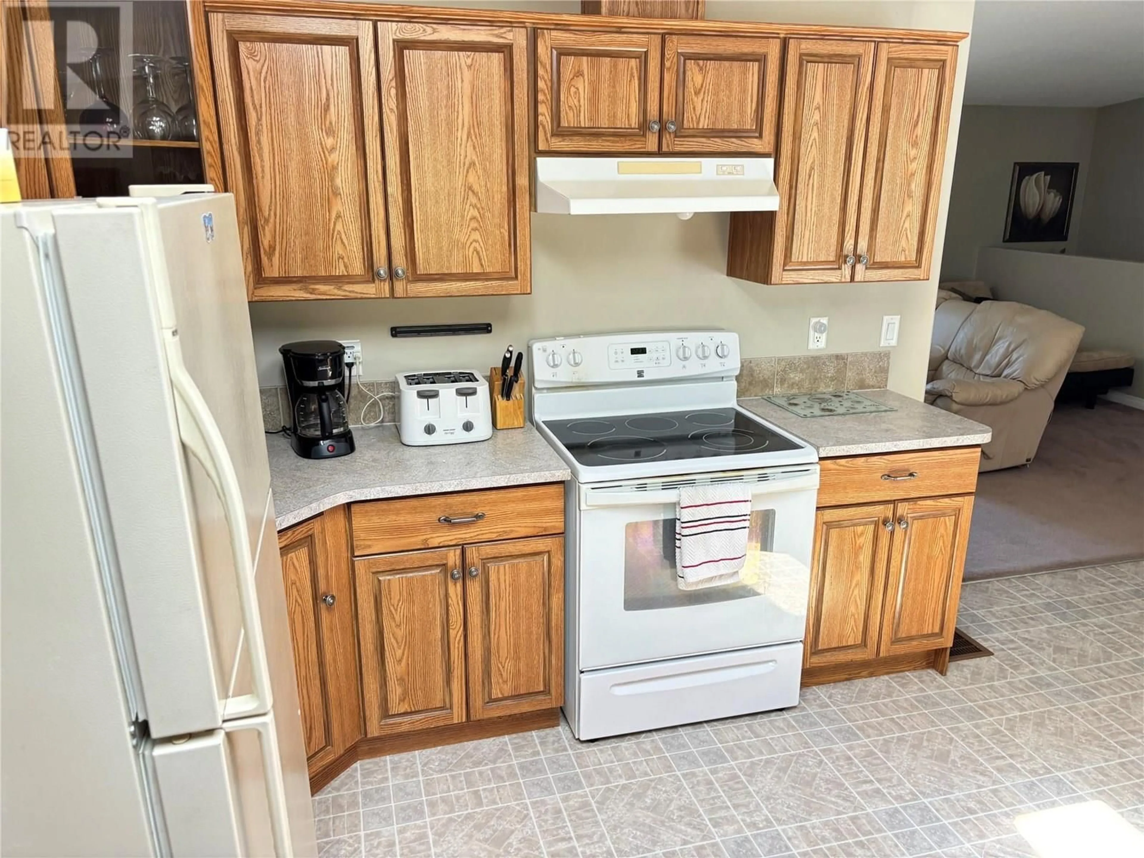 Standard kitchen, ceramic/tile floor for 9000 HUMMINGBIRD DRIVE, Swansea Point British Columbia V0E2K2