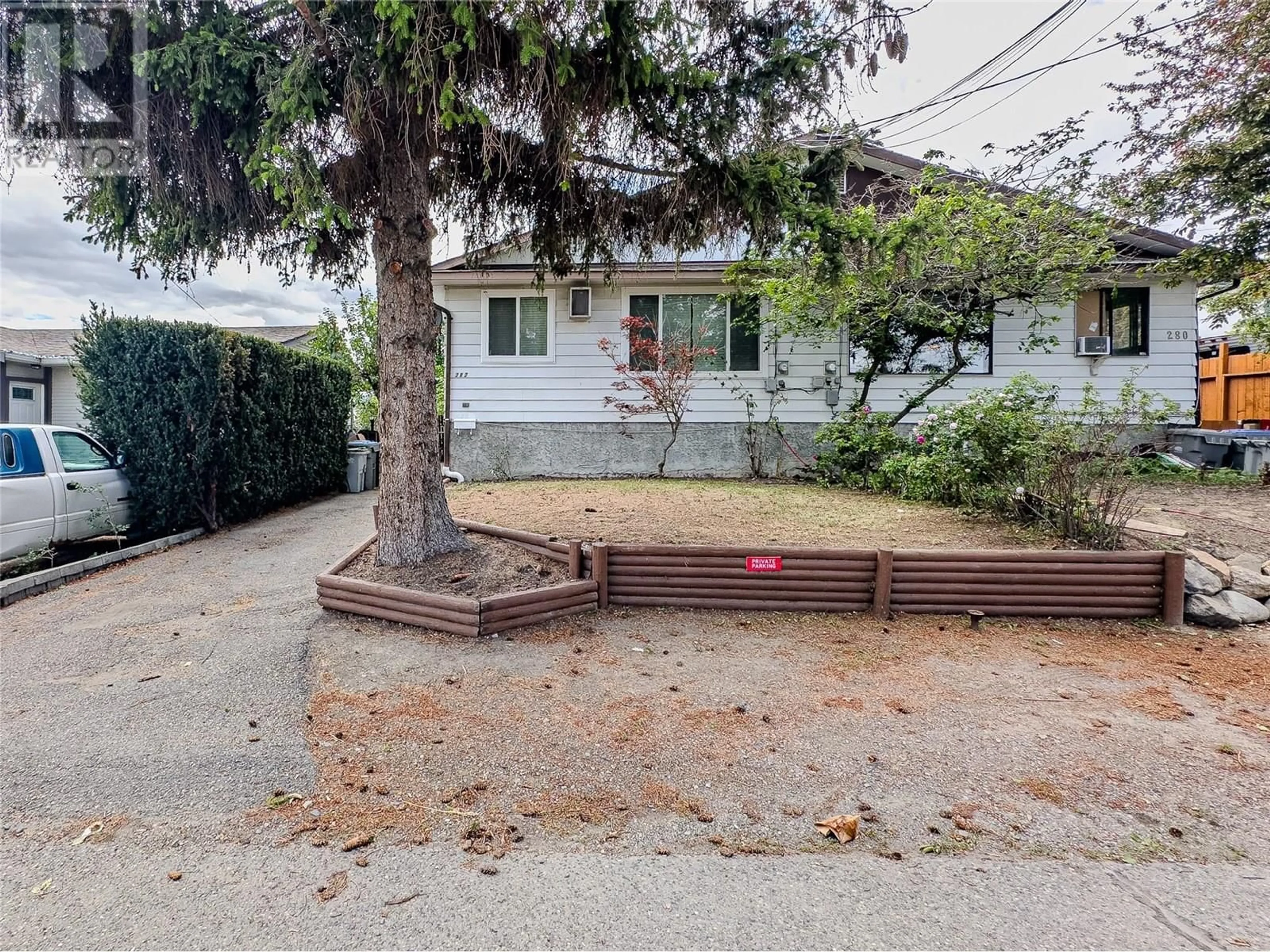 A pic from outside/outdoor area/front of a property/back of a property/a pic from drone, street for 282 WALNUT AVENUE, Kamloops British Columbia V2B1K3