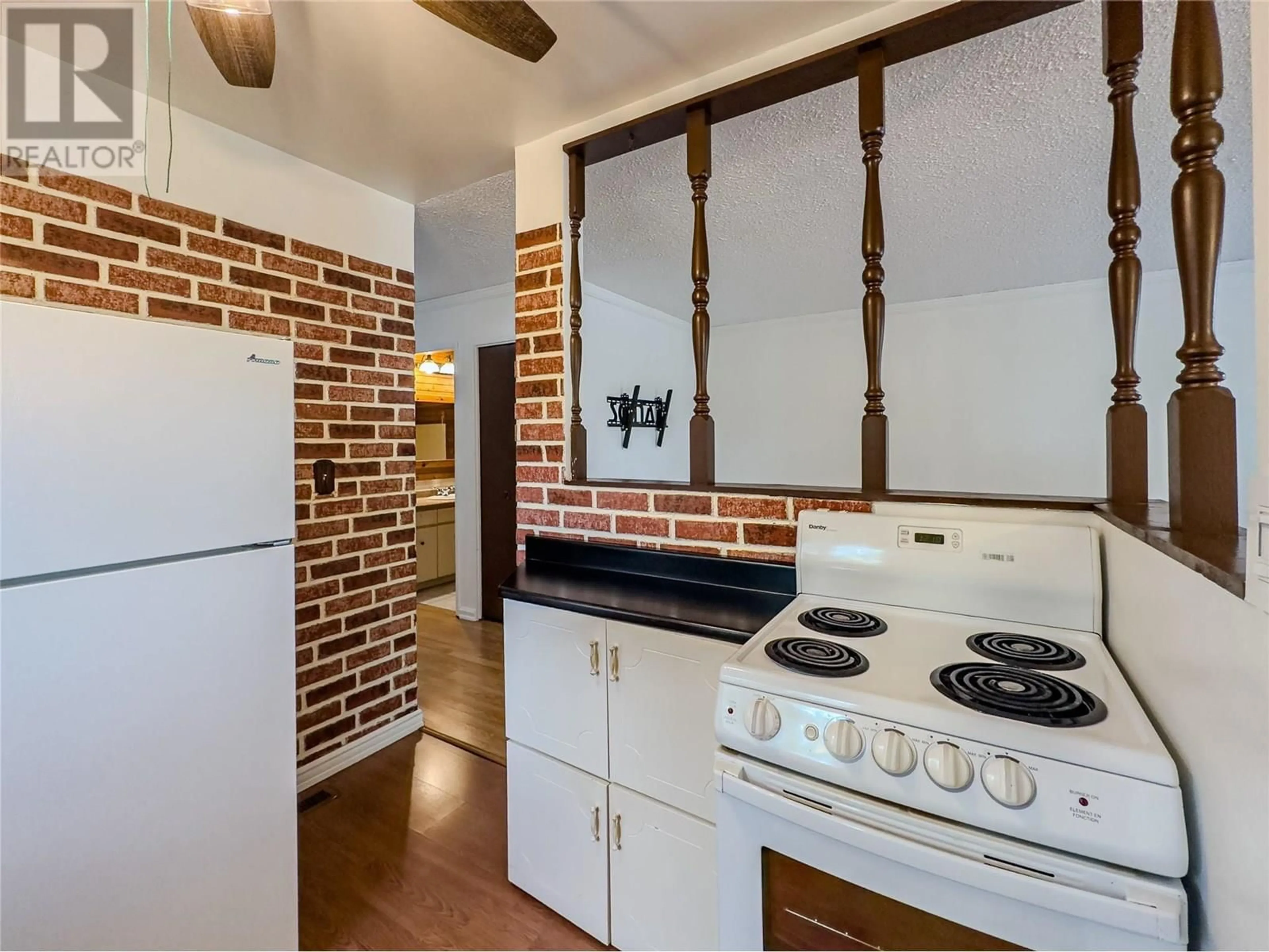 Standard kitchen, unknown for 282 WALNUT AVENUE, Kamloops British Columbia V2B1K3