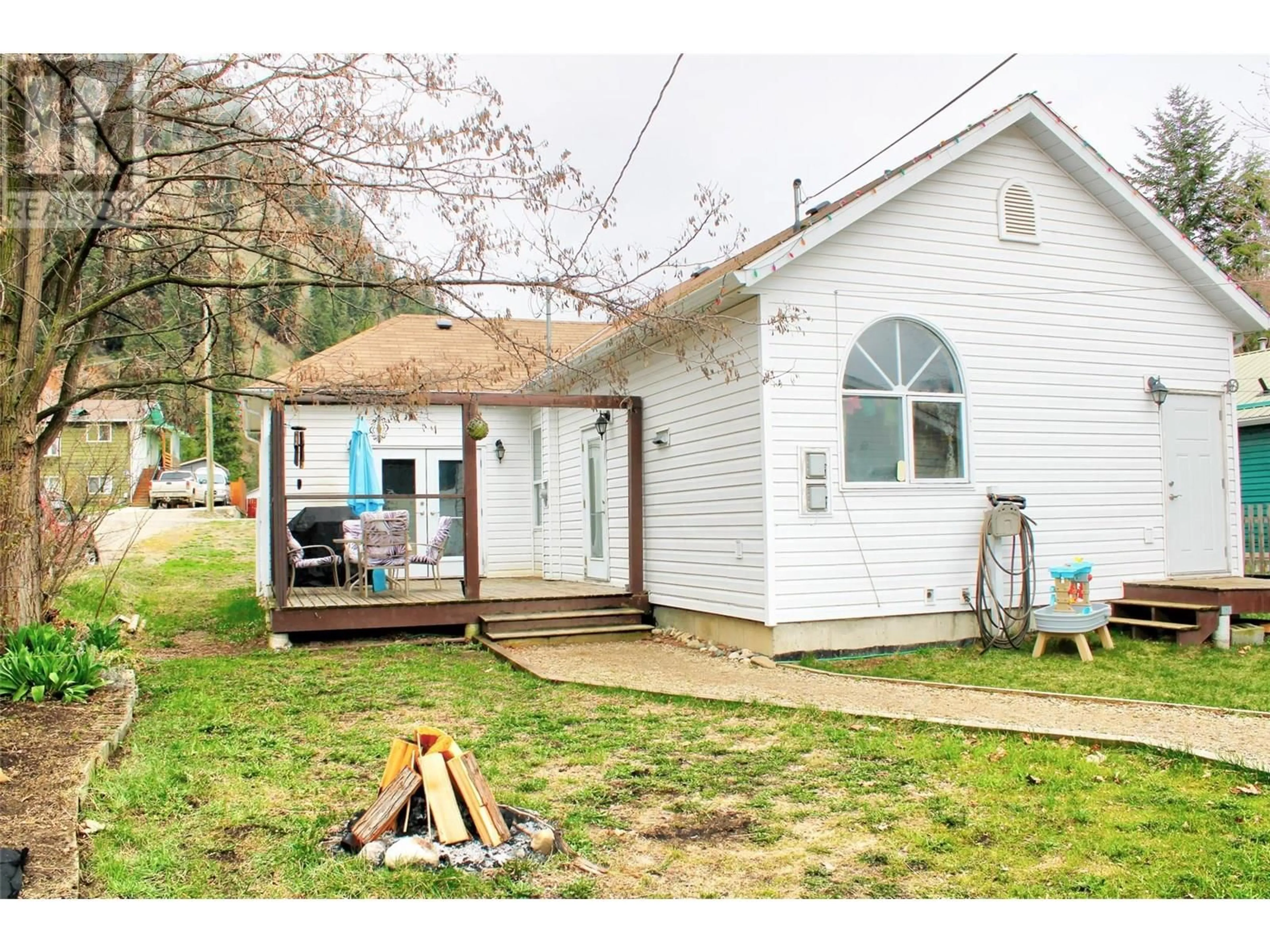 A pic from outside/outdoor area/front of a property/back of a property/a pic from drone, unknown for 1142 THOMPSON AVENUE, Chase British Columbia V0E1M0