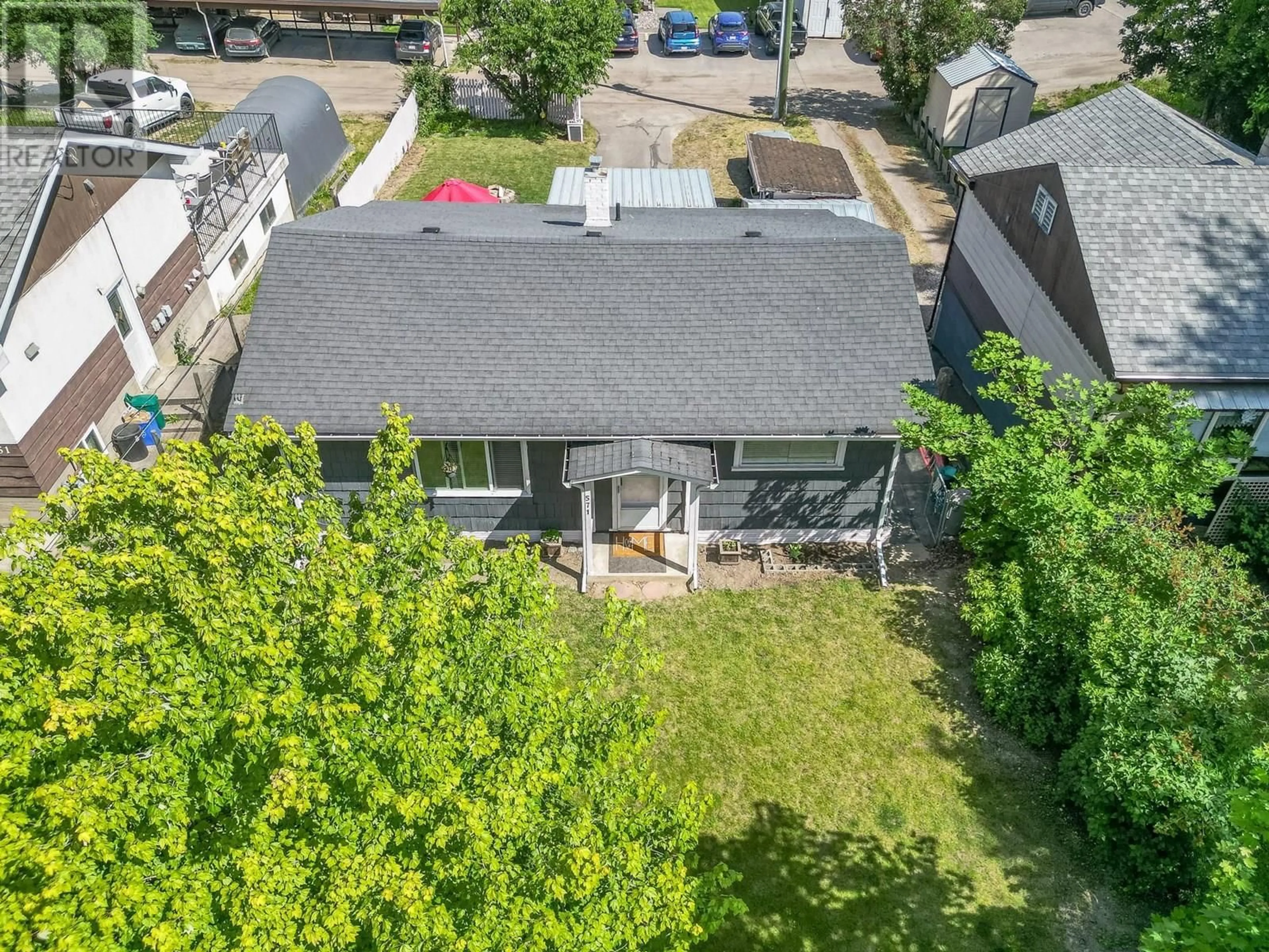 A pic from outside/outdoor area/front of a property/back of a property/a pic from drone, street for 571 1 AVENUE SOUTHEAST, Salmon Arm British Columbia V1E1J7