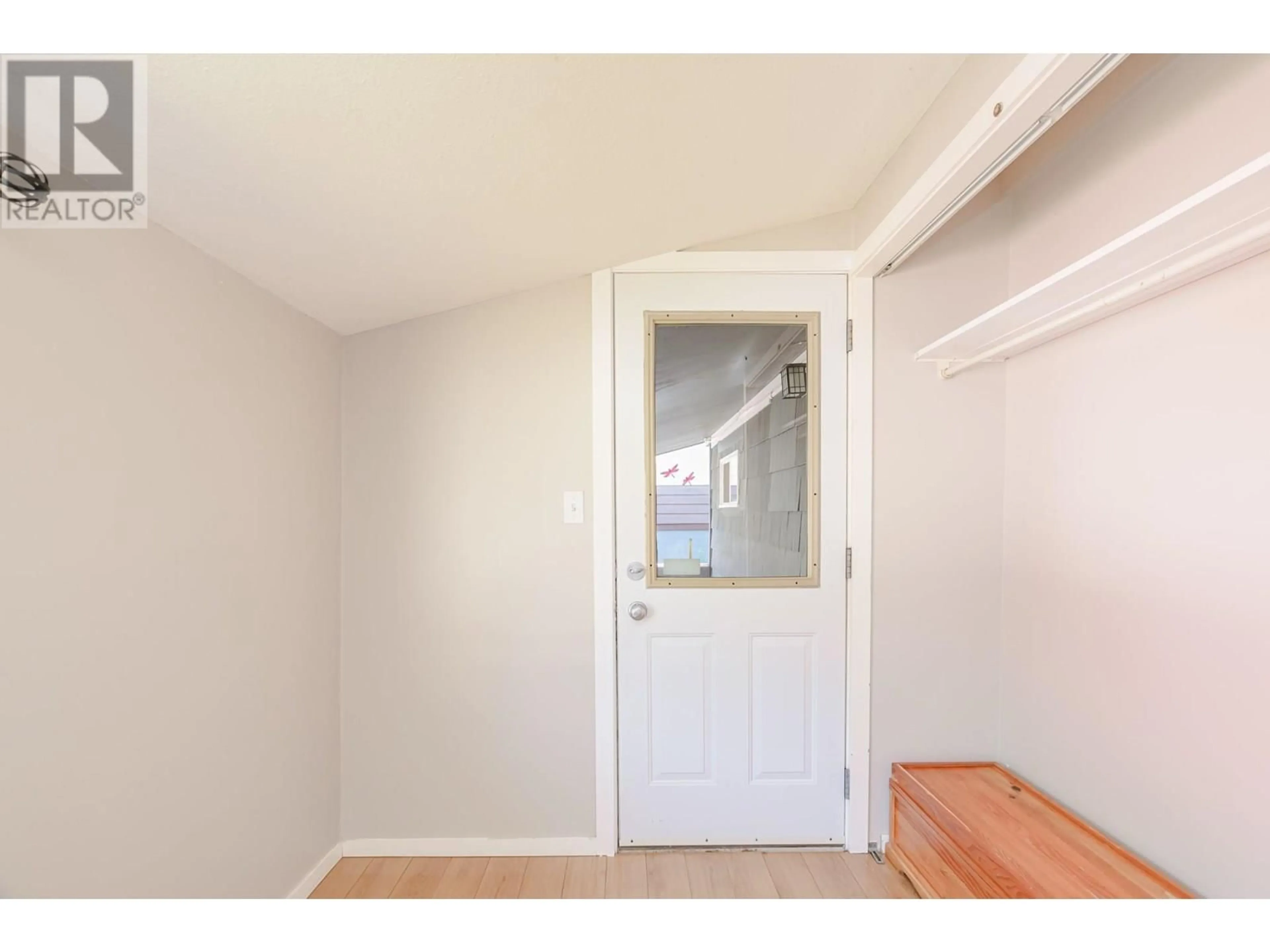 Indoor entryway for 571 1 AVENUE SOUTHEAST, Salmon Arm British Columbia V1E1J7