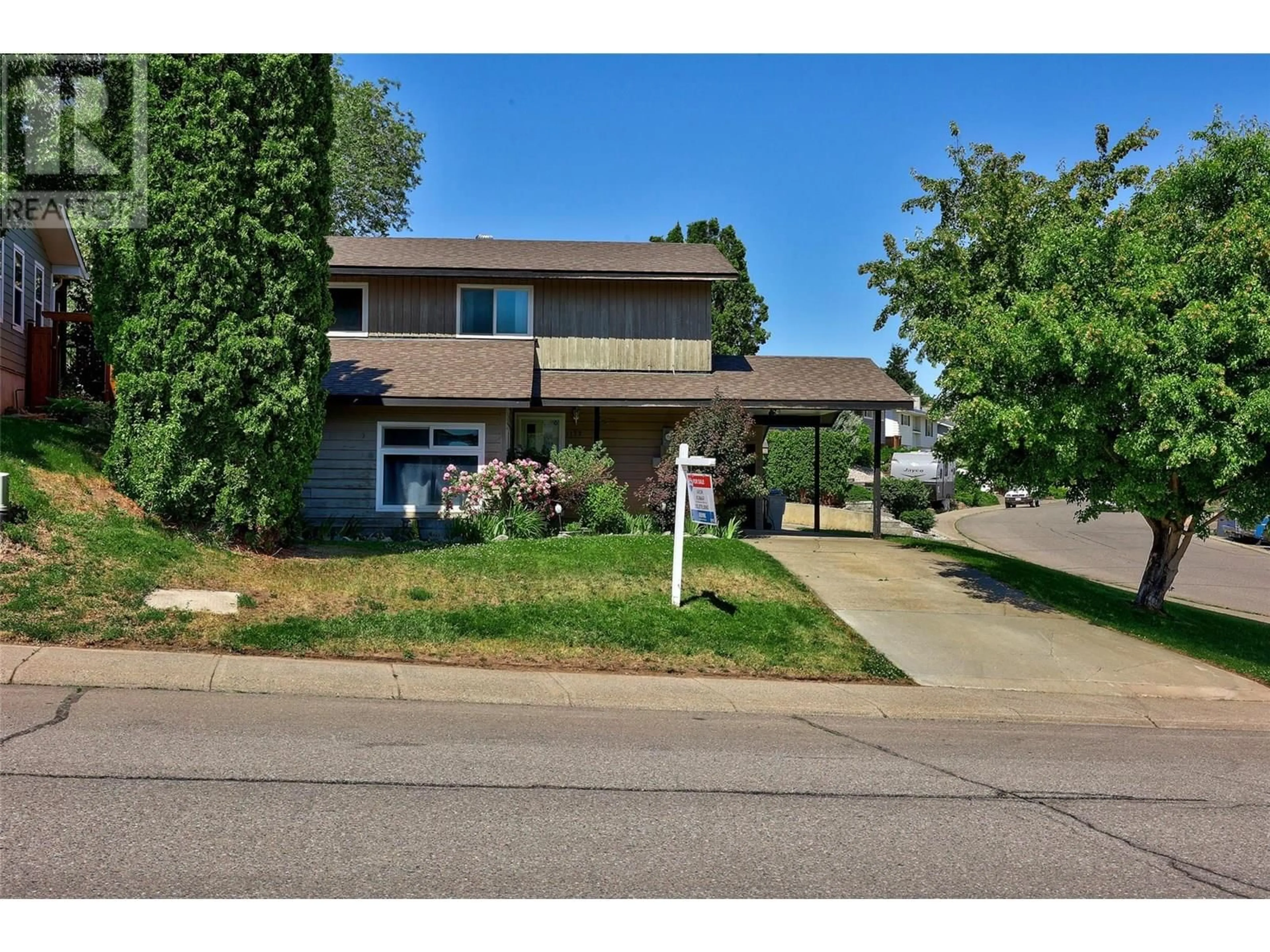 Home with vinyl exterior material, street for 1172 LINTHORPE ROAD, Kamloops British Columbia V2B7S6