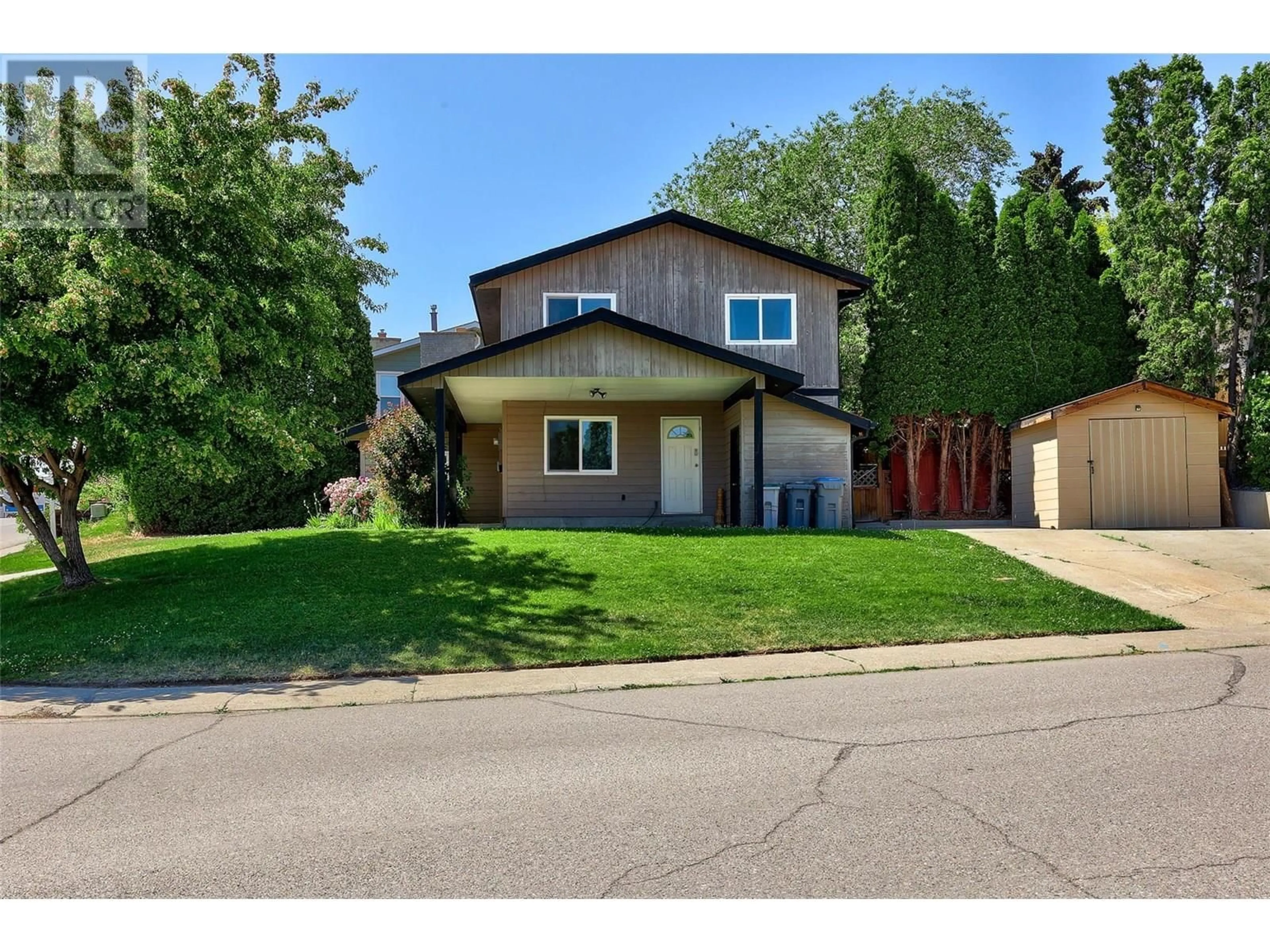 Home with vinyl exterior material, street for 1172 LINTHORPE ROAD, Kamloops British Columbia V2B7S6