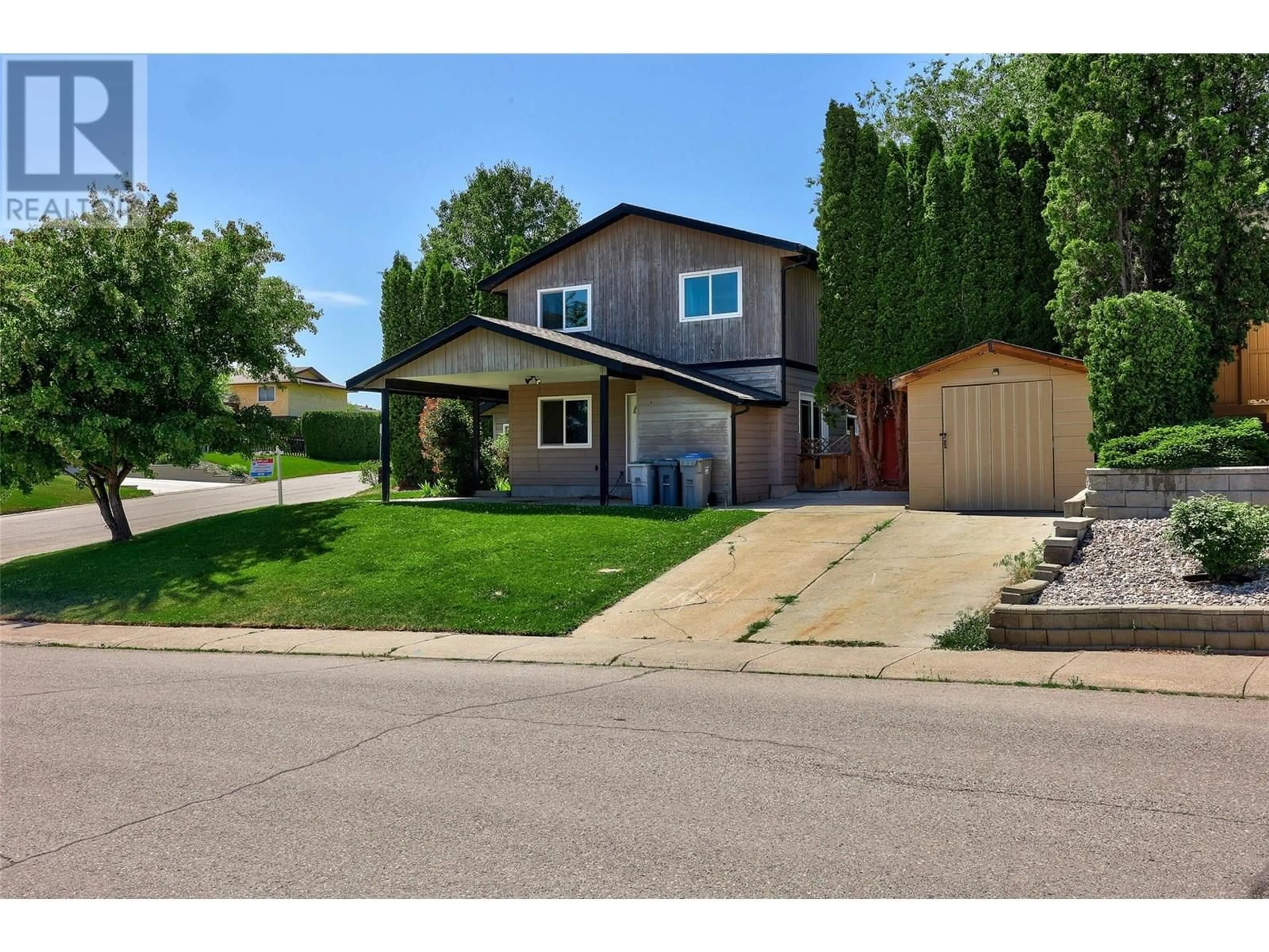 Home with vinyl exterior material, street for 1172 LINTHORPE ROAD, Kamloops British Columbia V2B7S6