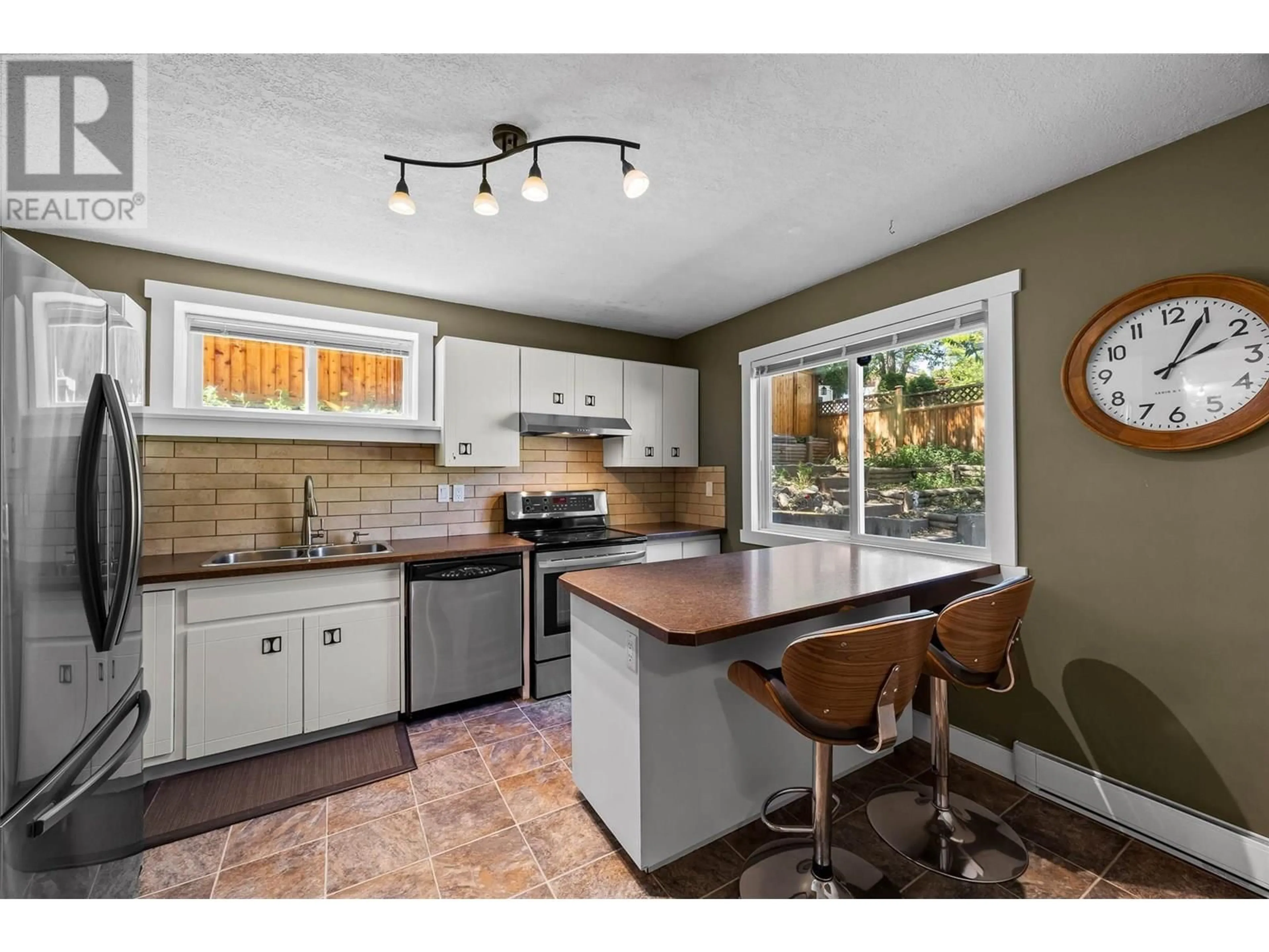 Open concept kitchen, ceramic/tile floor for 1172 LINTHORPE ROAD, Kamloops British Columbia V2B7S6