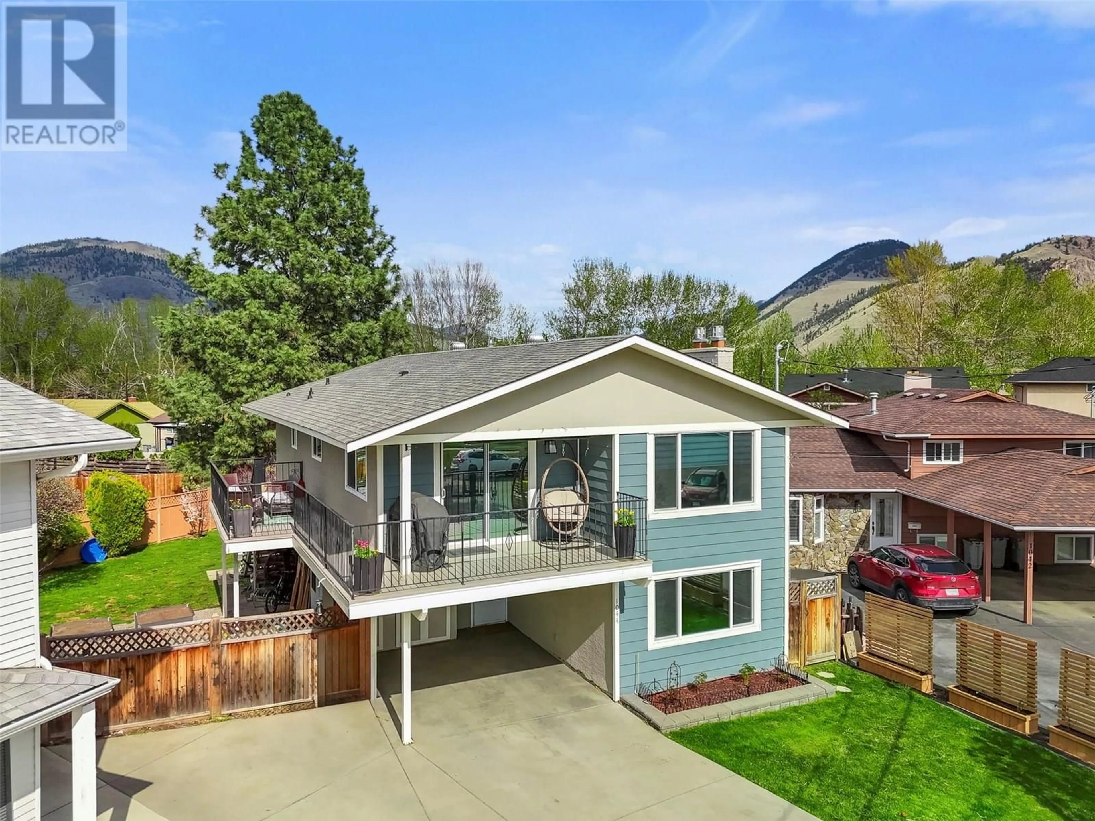 A pic from outside/outdoor area/front of a property/back of a property/a pic from drone, mountain view for 1044 DUNDAS STREET, Kamloops British Columbia V2B2T2