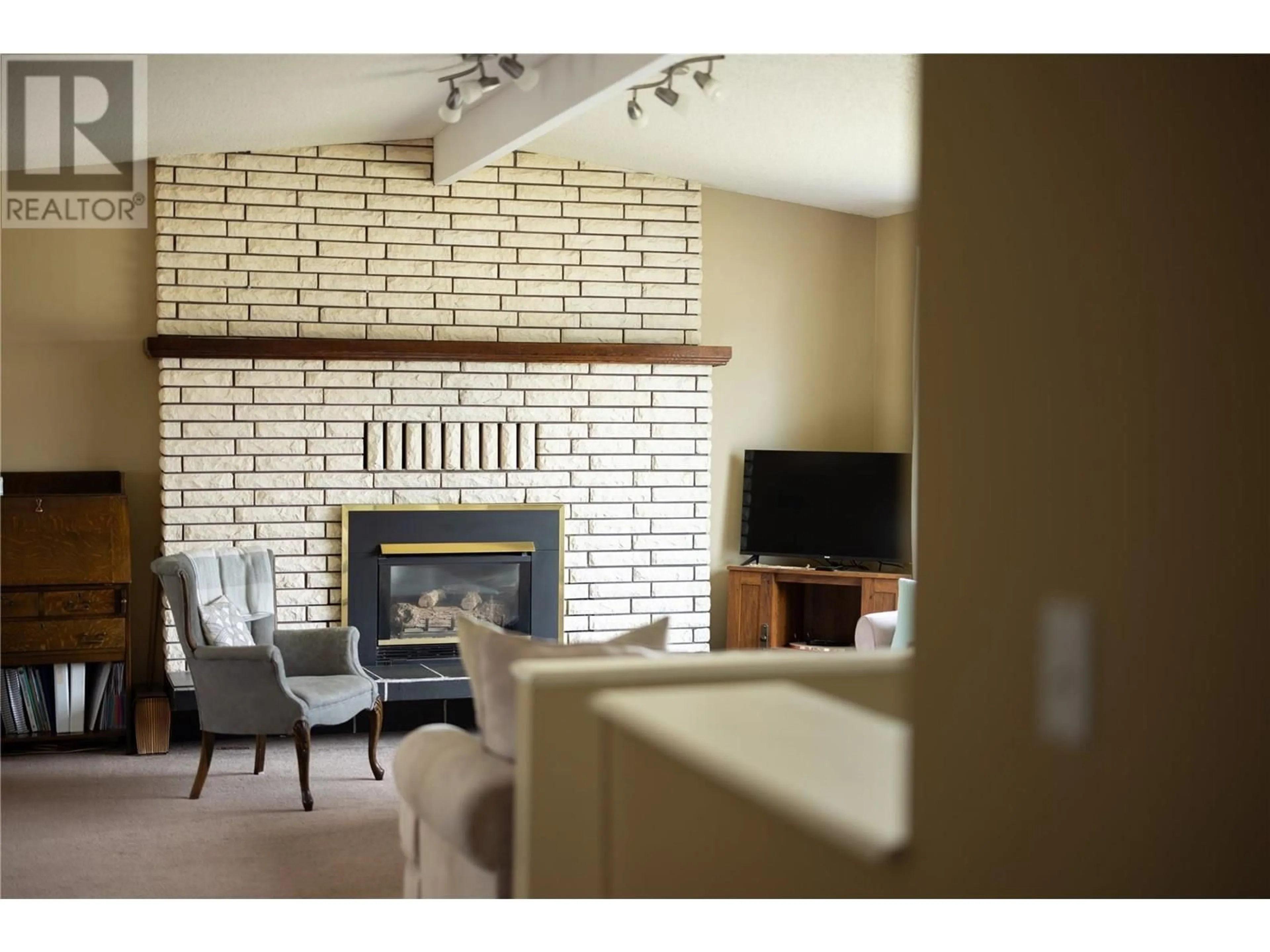 Living room with furniture, unknown for 3904 13 STREET, Vernon British Columbia V1T6Z6