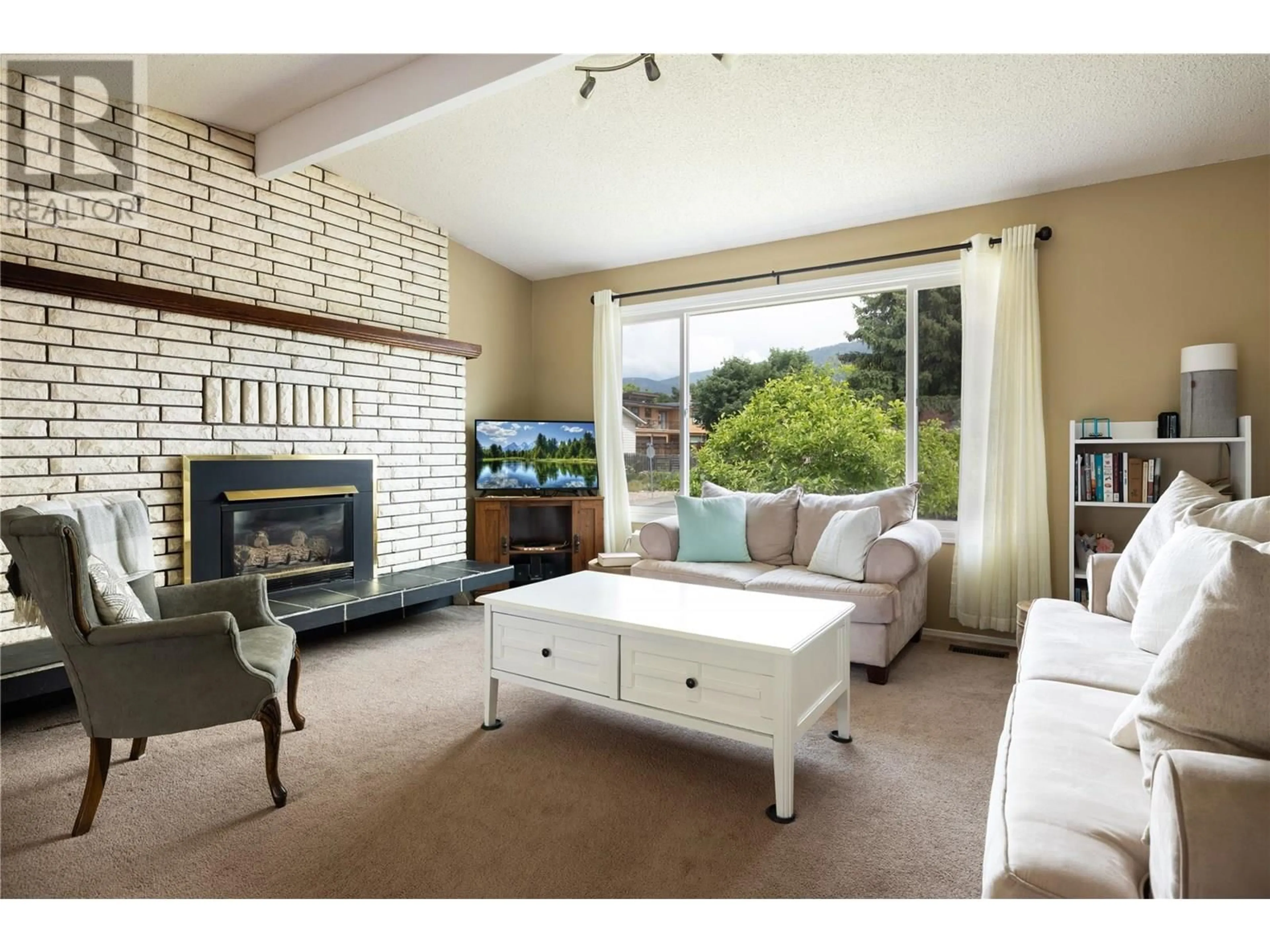 Living room with furniture, unknown for 3904 13 STREET, Vernon British Columbia V1T6Z6