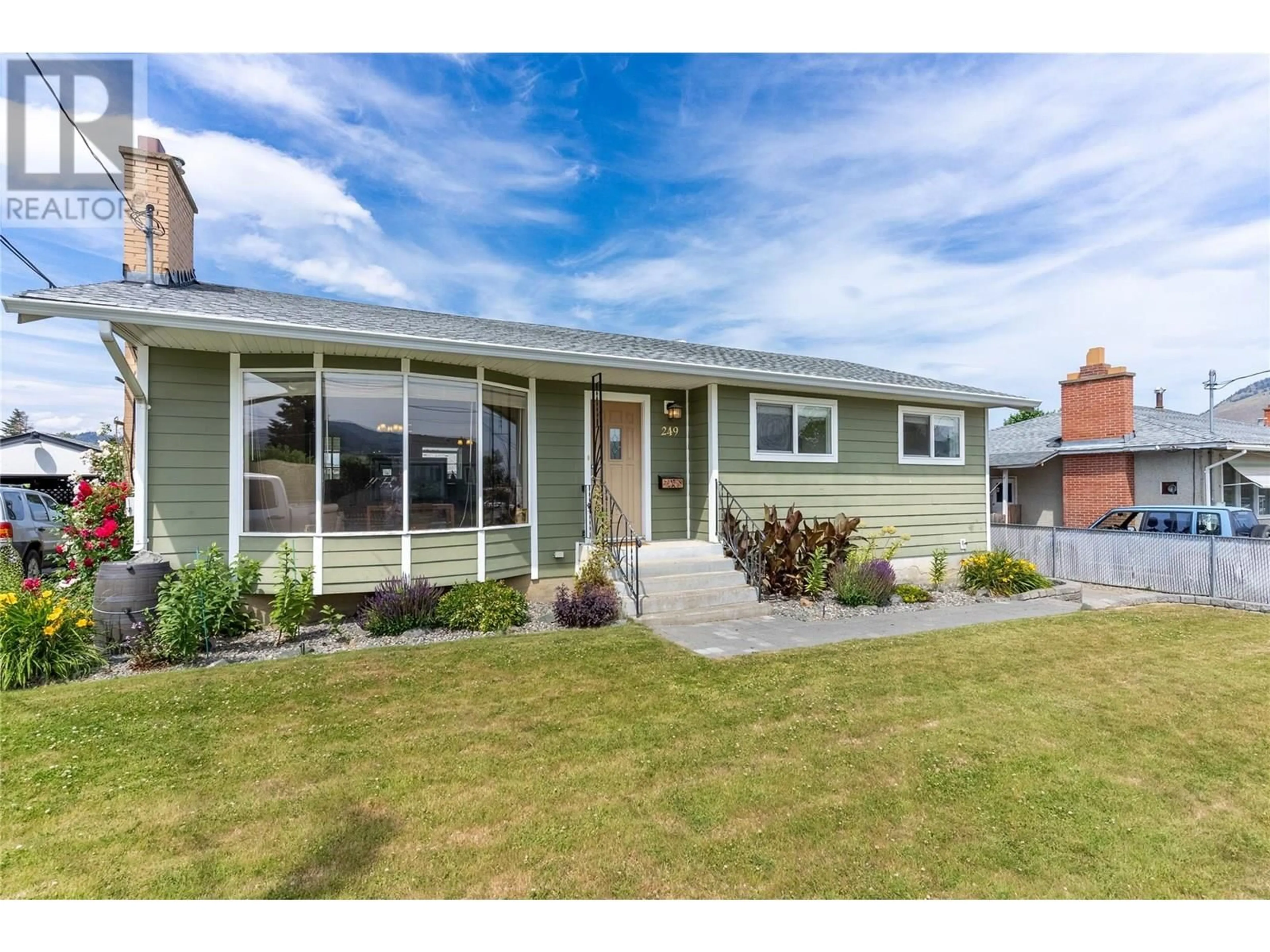 Home with vinyl exterior material, street for 249 CHESTNUT AVENUE, Kamloops British Columbia V2B1L4
