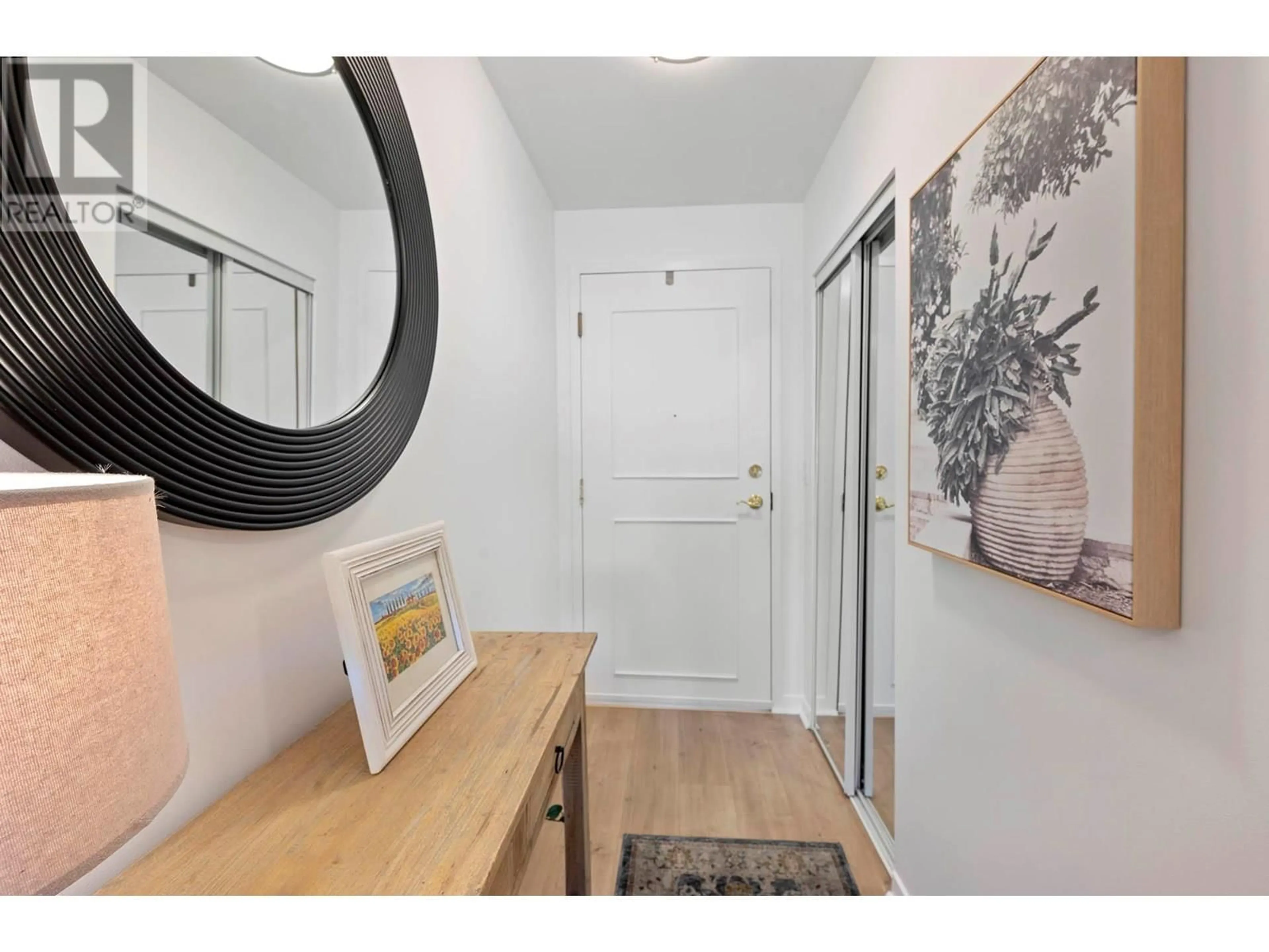 Indoor entryway for 505 - 619 VICTORIA STREET, Kamloops British Columbia V2C6W7