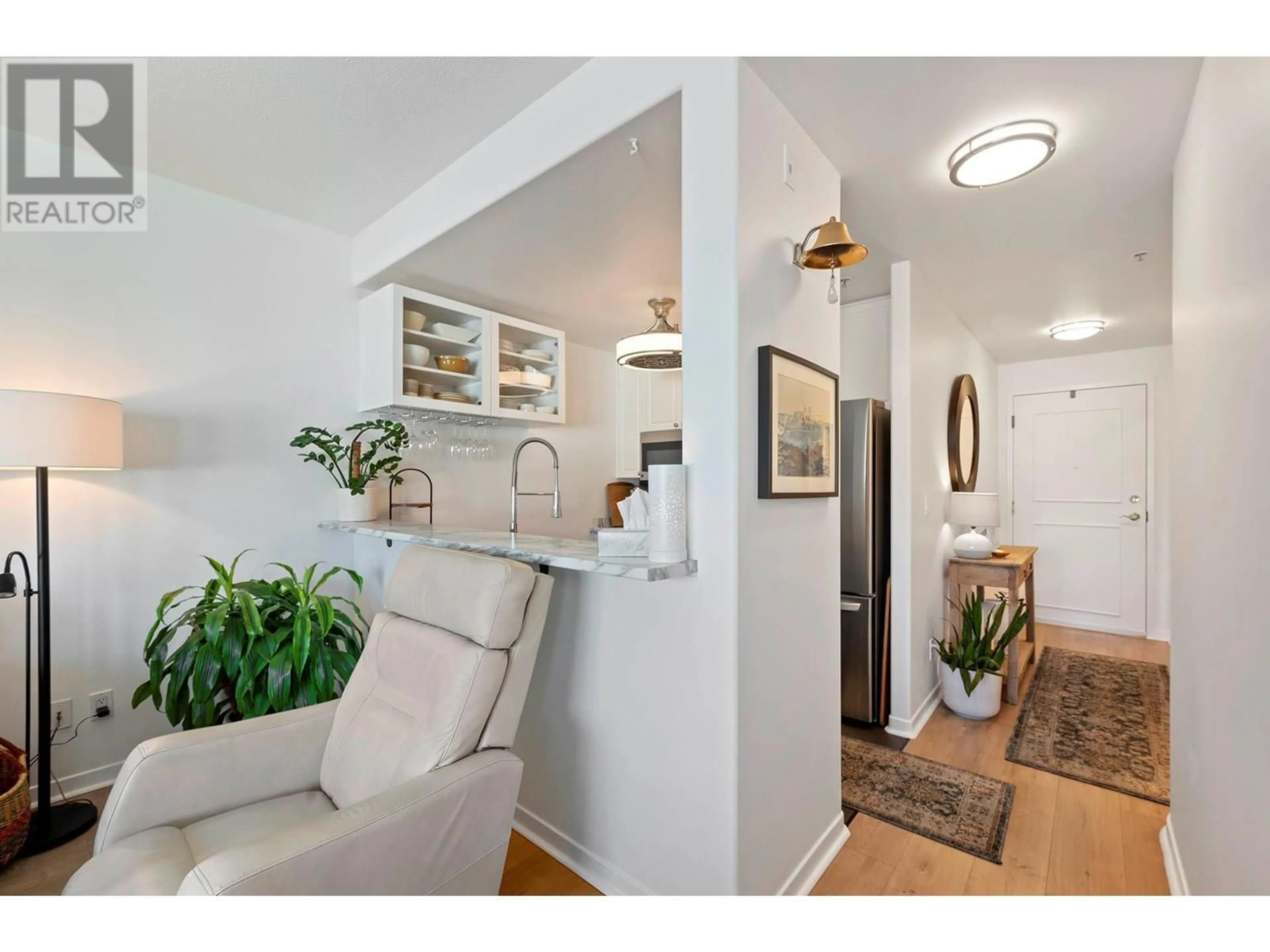 Indoor entryway for 505 - 619 VICTORIA STREET, Kamloops British Columbia V2C6W7