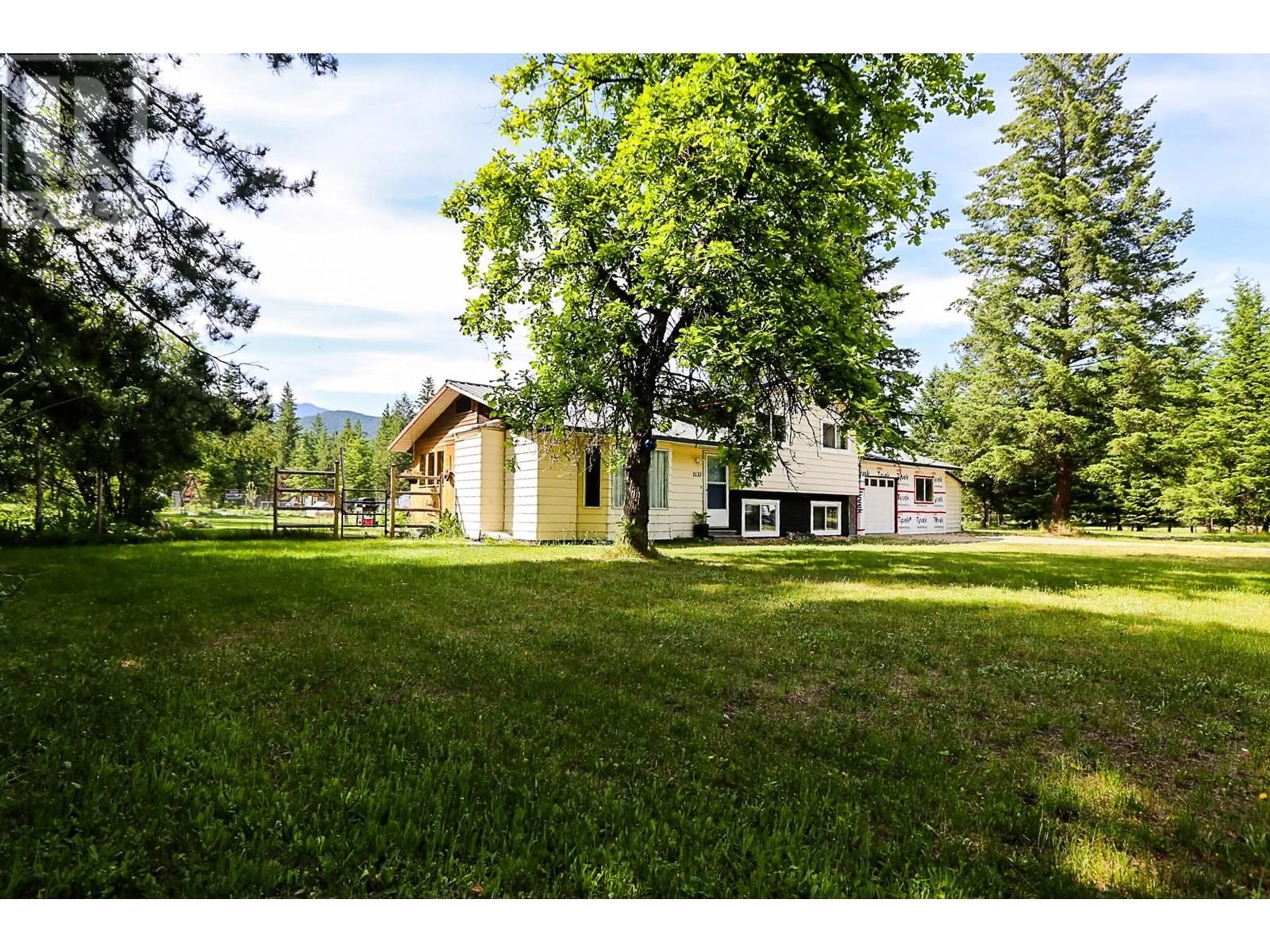 A pic from outside/outdoor area/front of a property/back of a property/a pic from drone, unknown for 1133 CAROLINE ROAD, Clearwater British Columbia V0E1N0